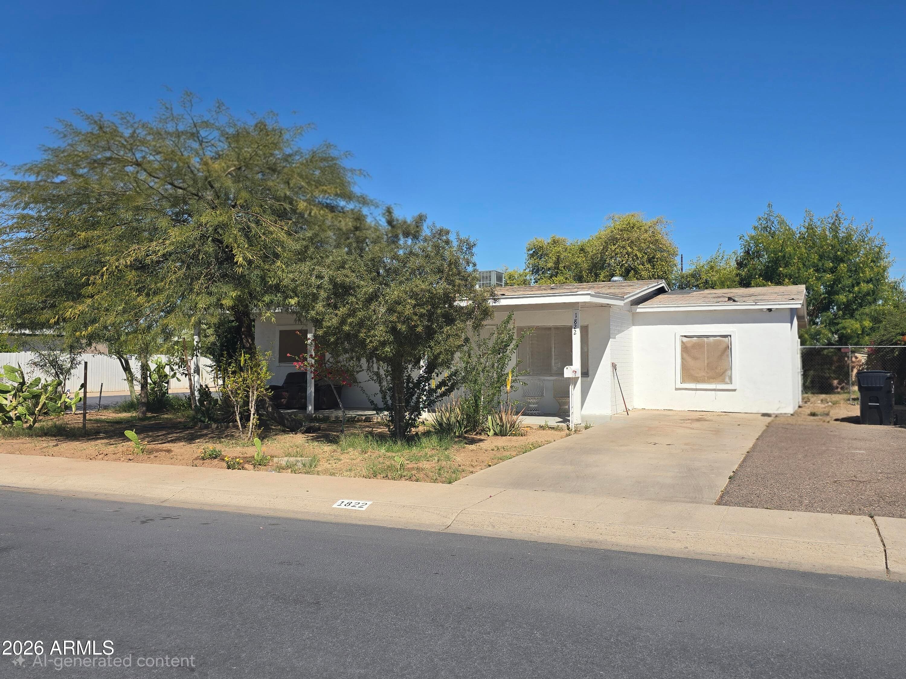 1822 W Lynne Ln — photo 2