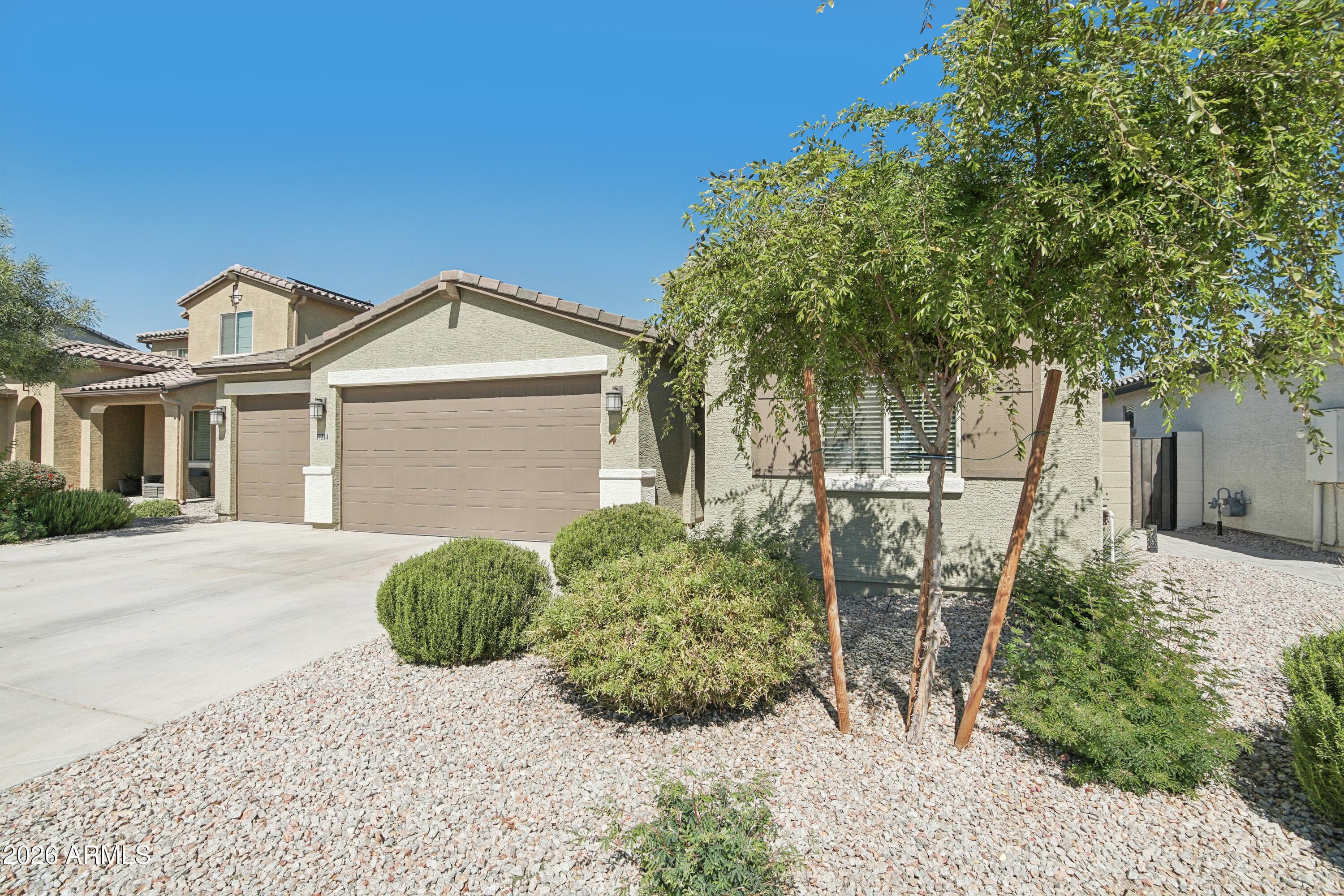 17214 W Dahlia Dr — photo 2