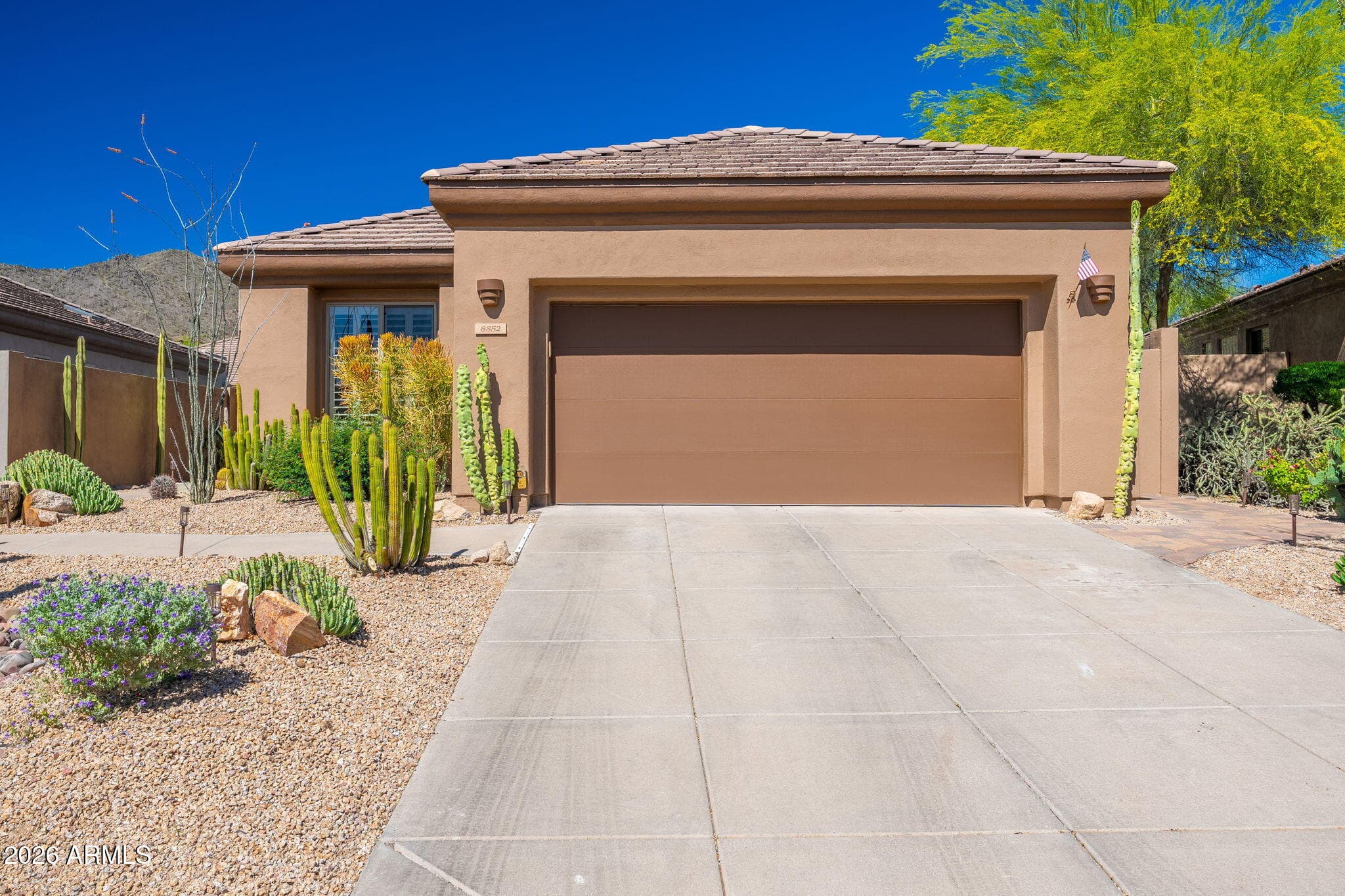 6852 E Whispering Mesquite Trail — photo 2