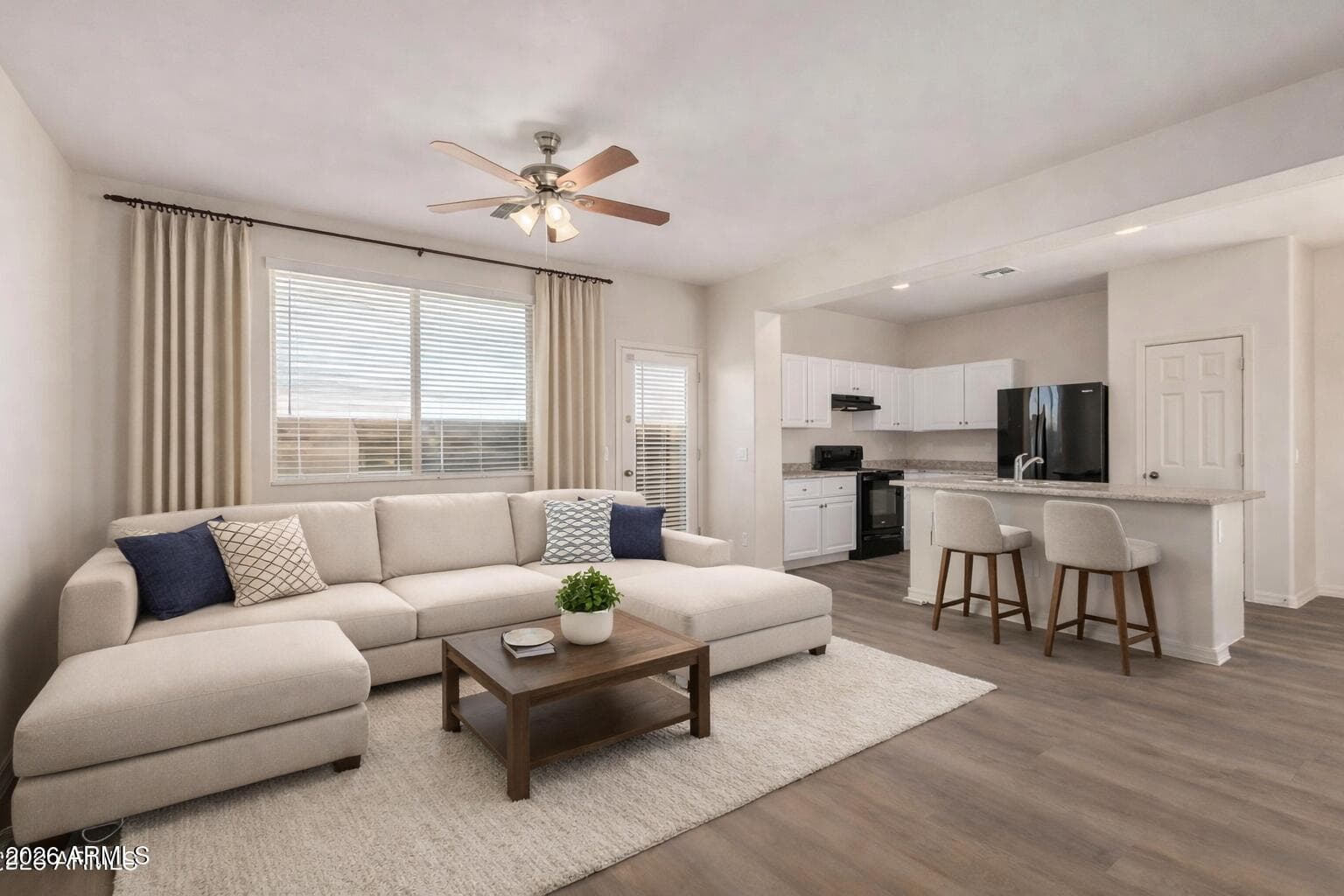 814 E Agua Fria Ln — photo 2