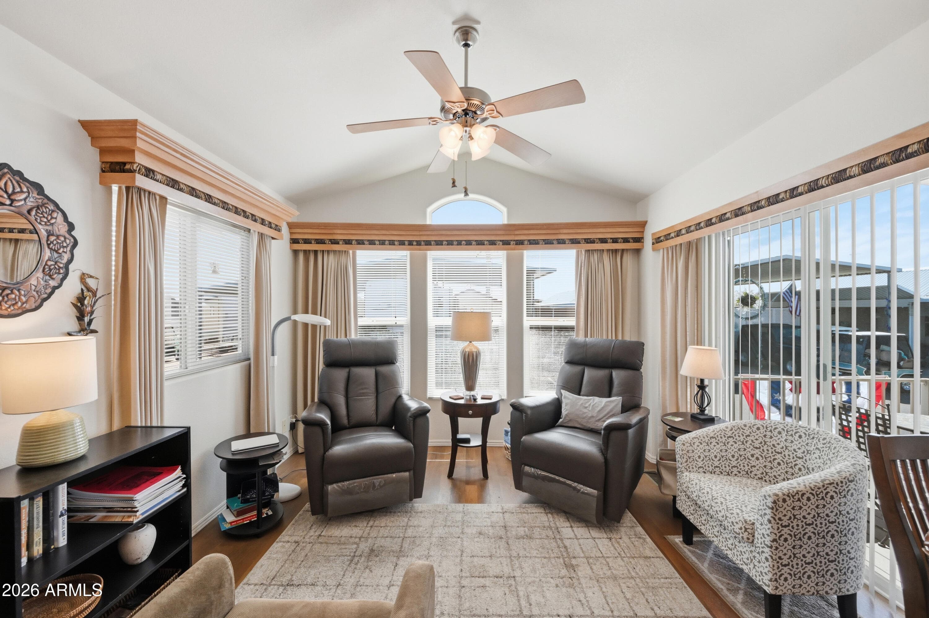 116 E Mesquite Dr — photo 2