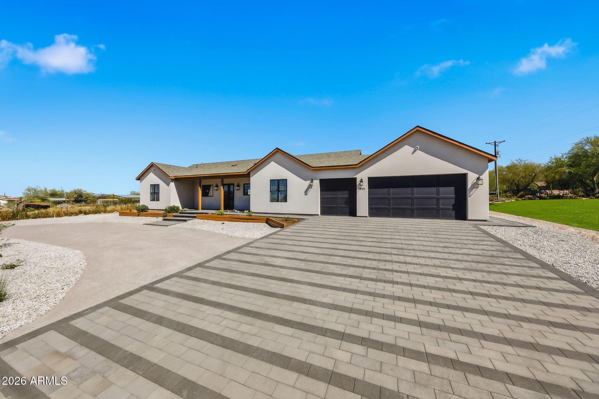 9845 S 31st Ave — photo 1