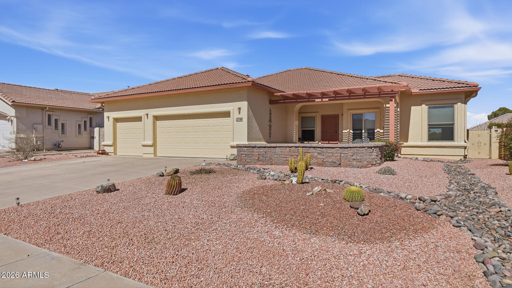 2749 GLENVIEW DR - Photo 1