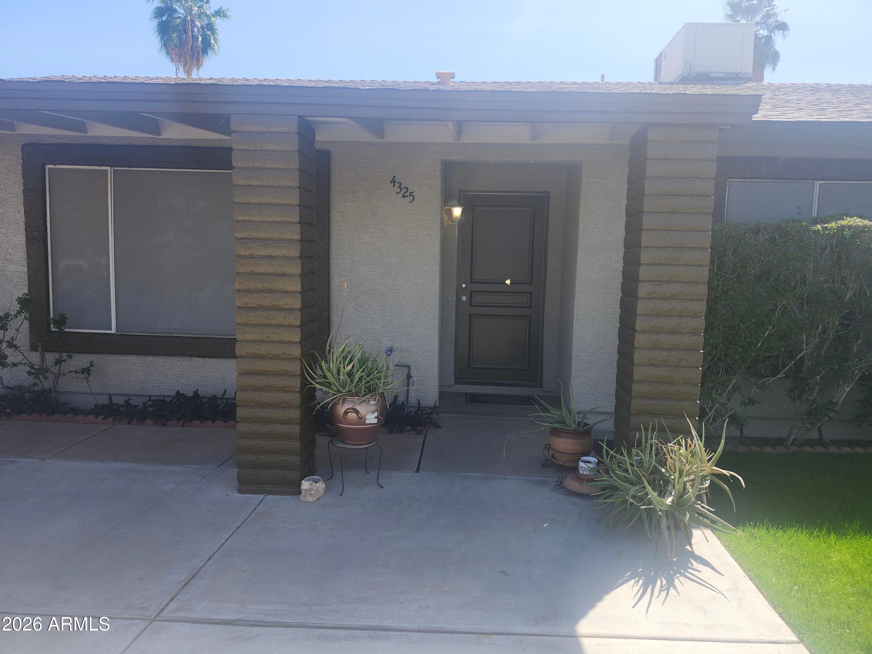 4325 E Vineyard Rd — photo 2