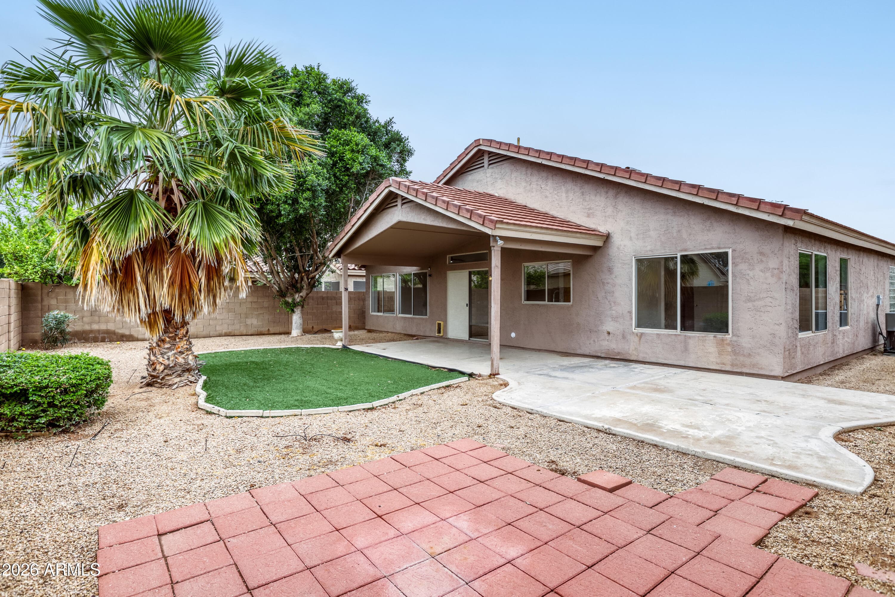 311 E Laredo Ave — photo 1