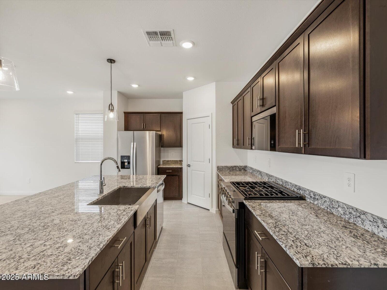 3343 N Camden Dr — photo 1