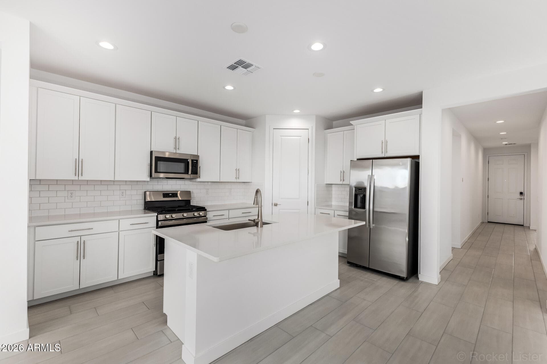 8728 S 170TH AVE - Photo 3