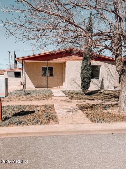 916 E 4th St — photo 1