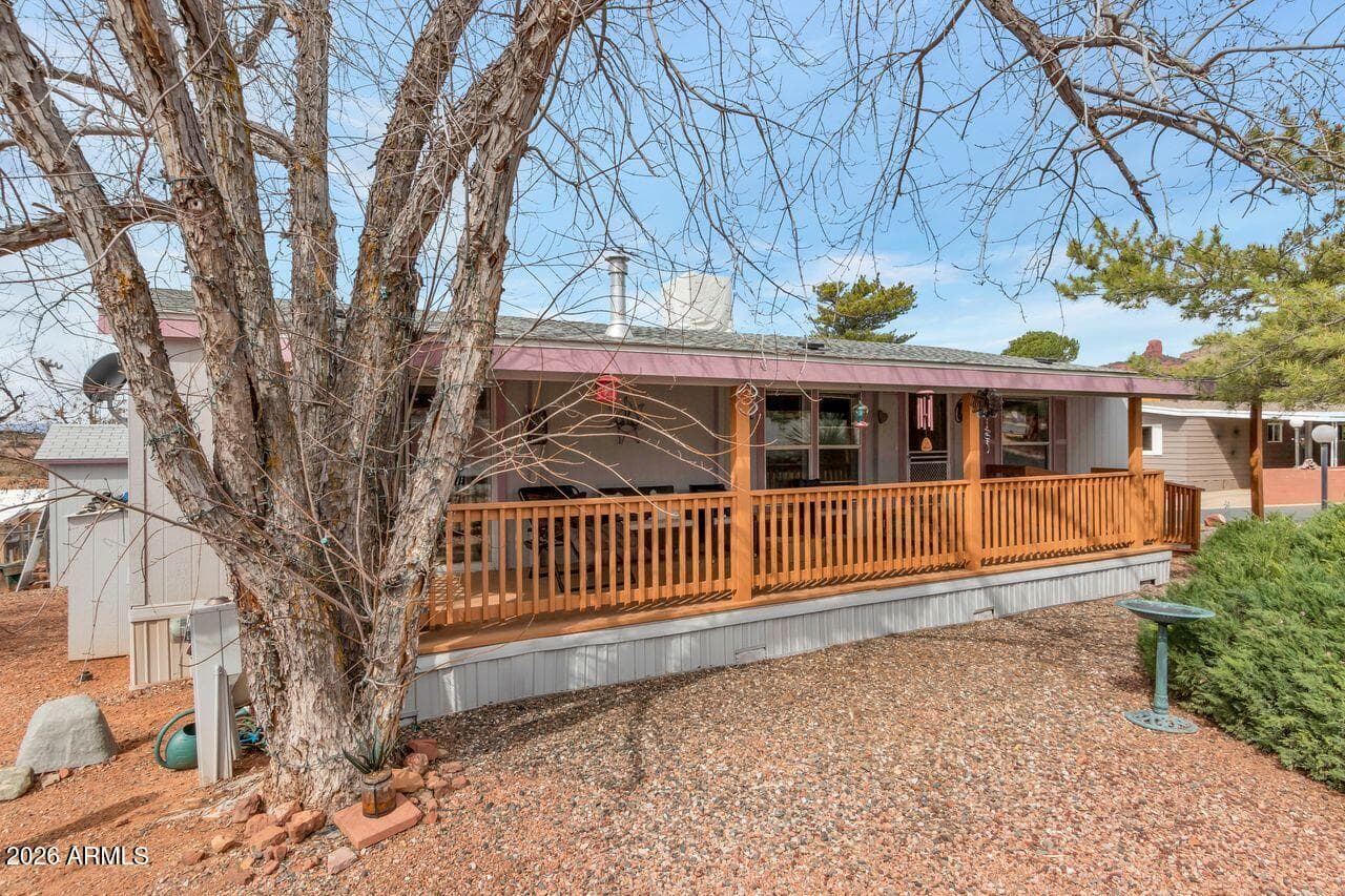 205 SUNSET DR - Photo 1