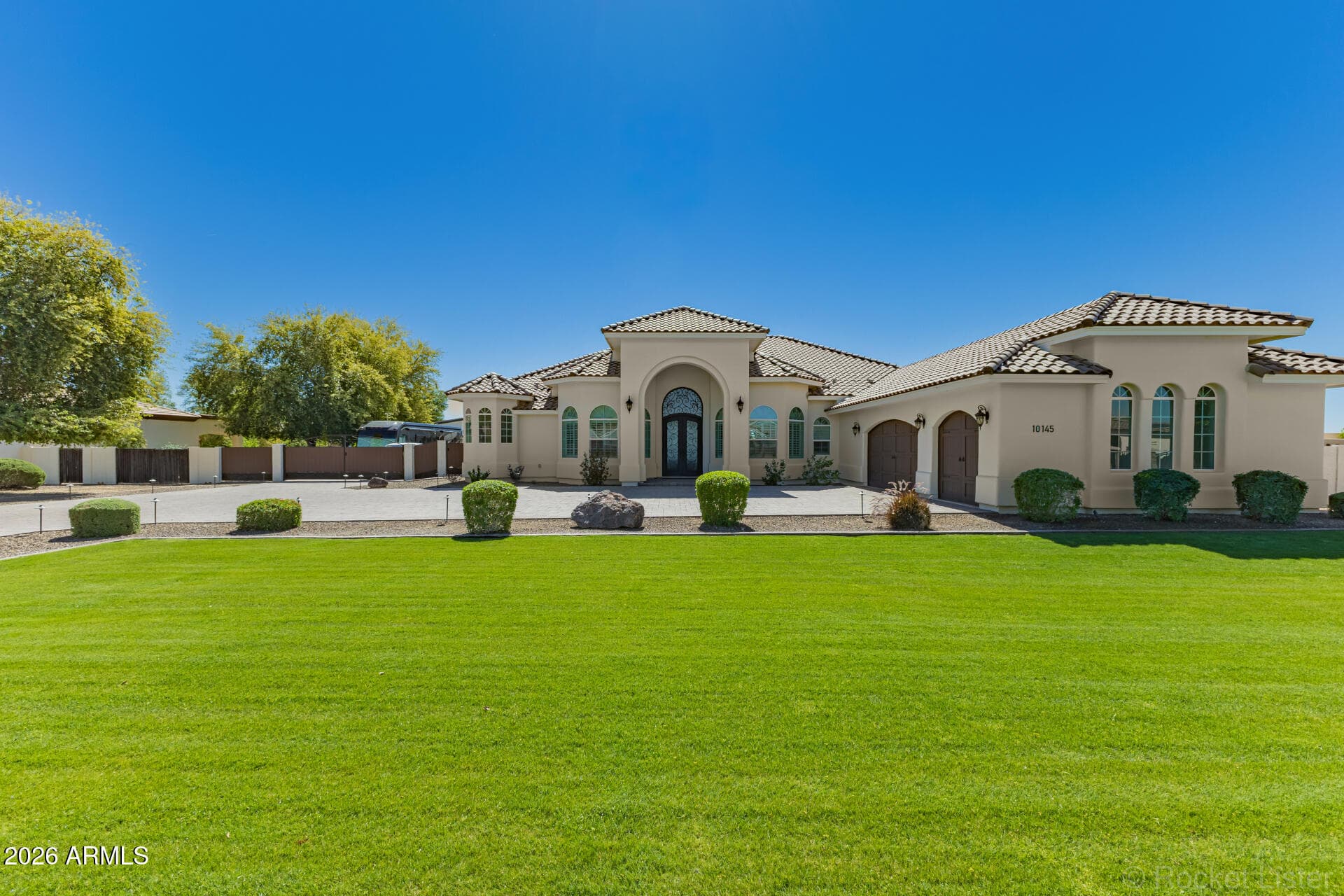 10145 W LARIAT LN - Photo 1