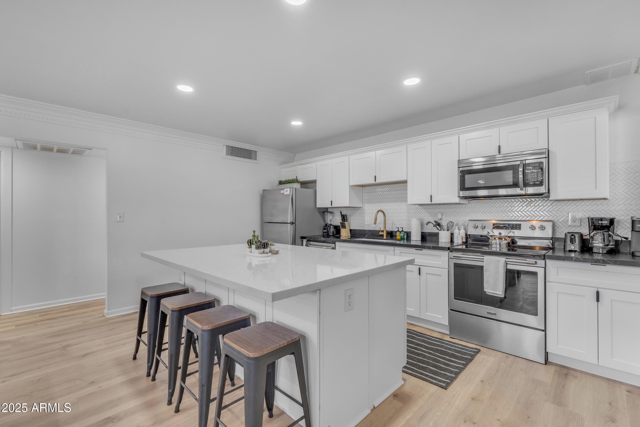 6943 E Granada Rd — photo 2