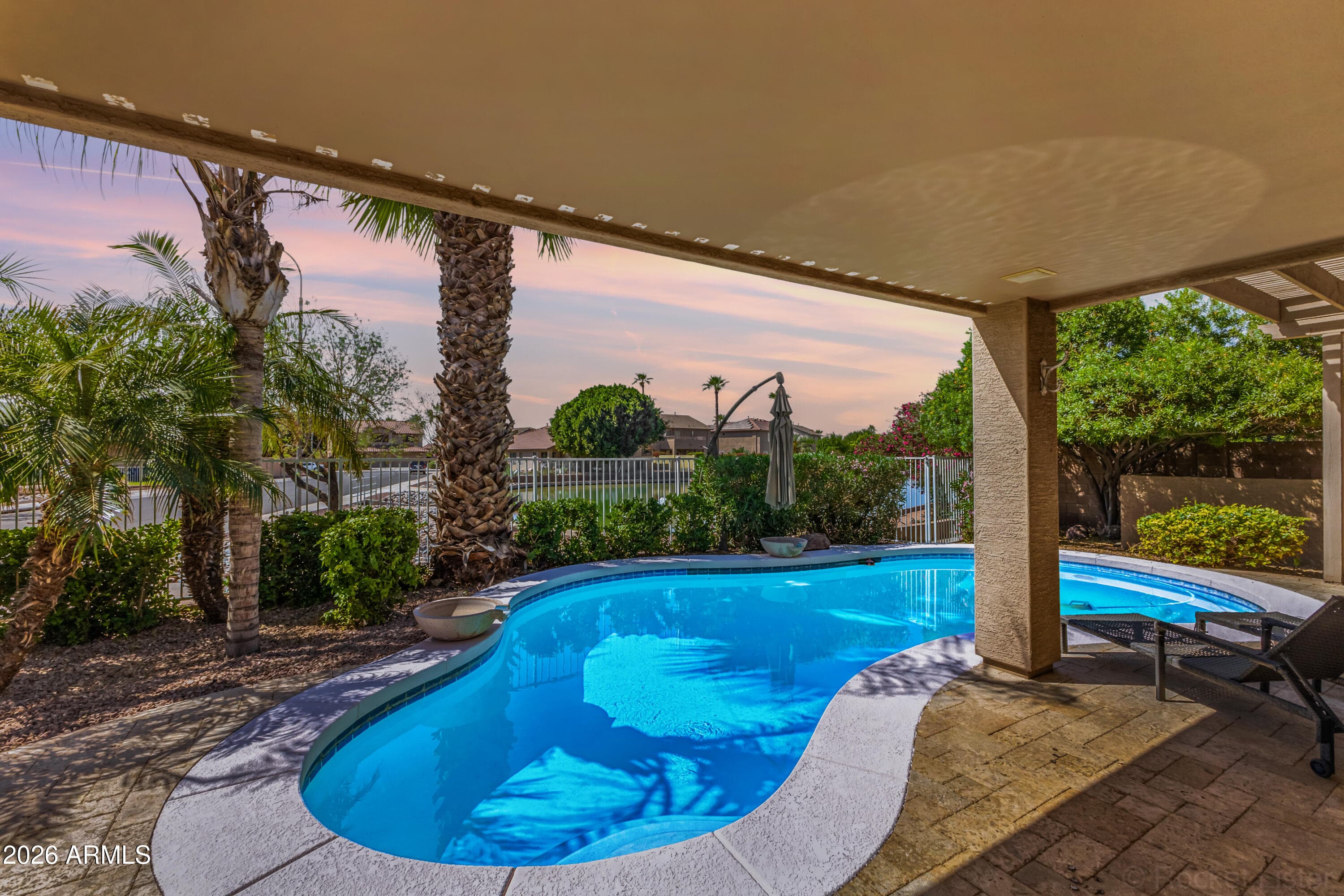 11117 W Wilshire Dr — photo 1