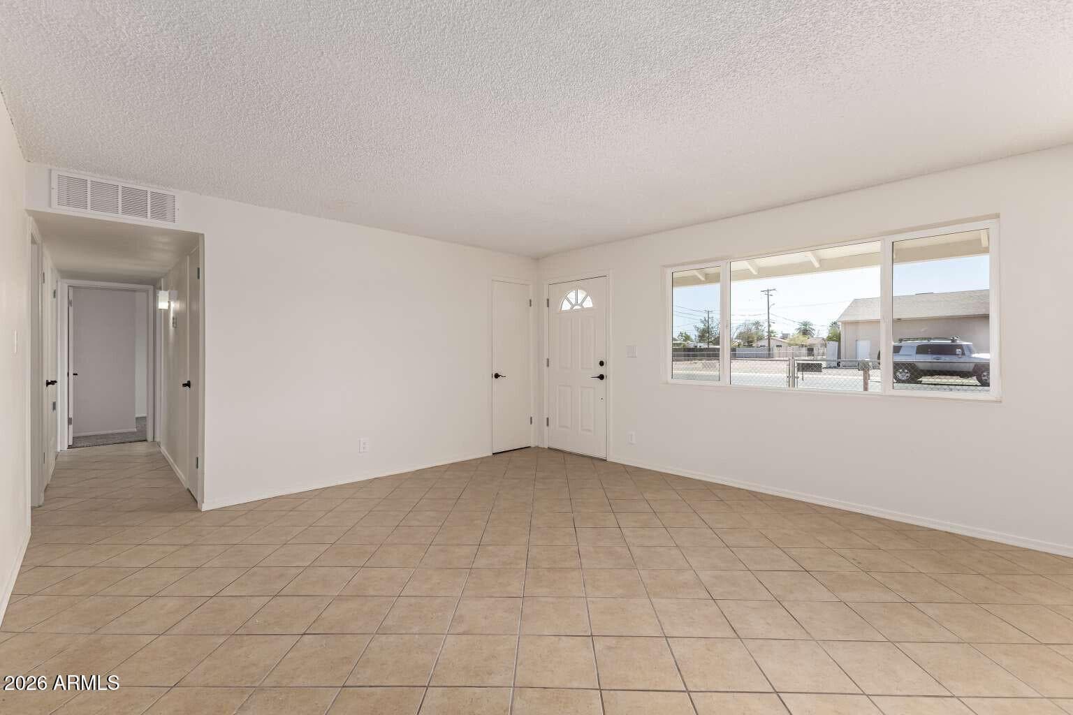 190 W Seagoe Ave — photo 2