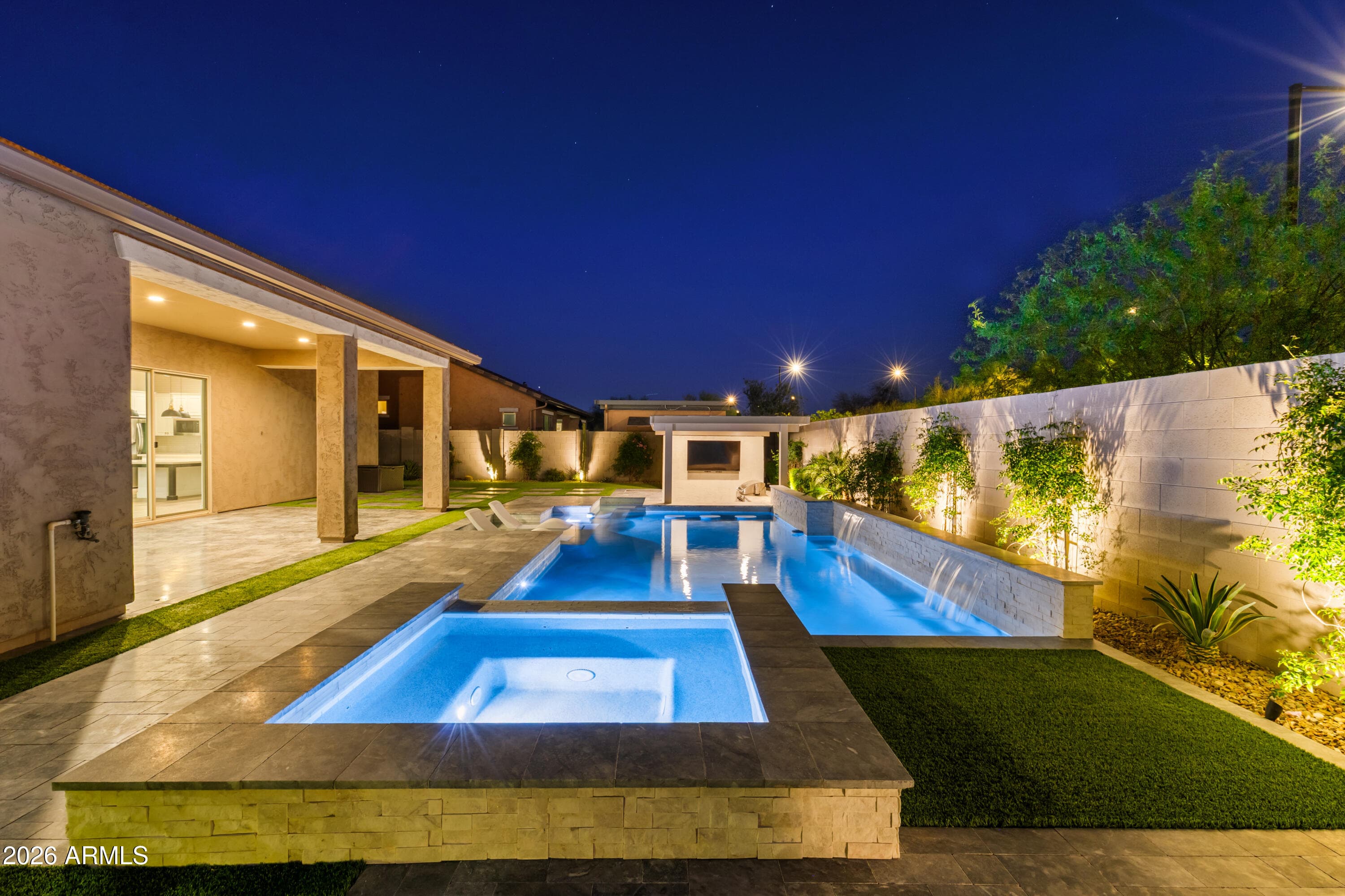 4063 E Gloria Ln — photo 2