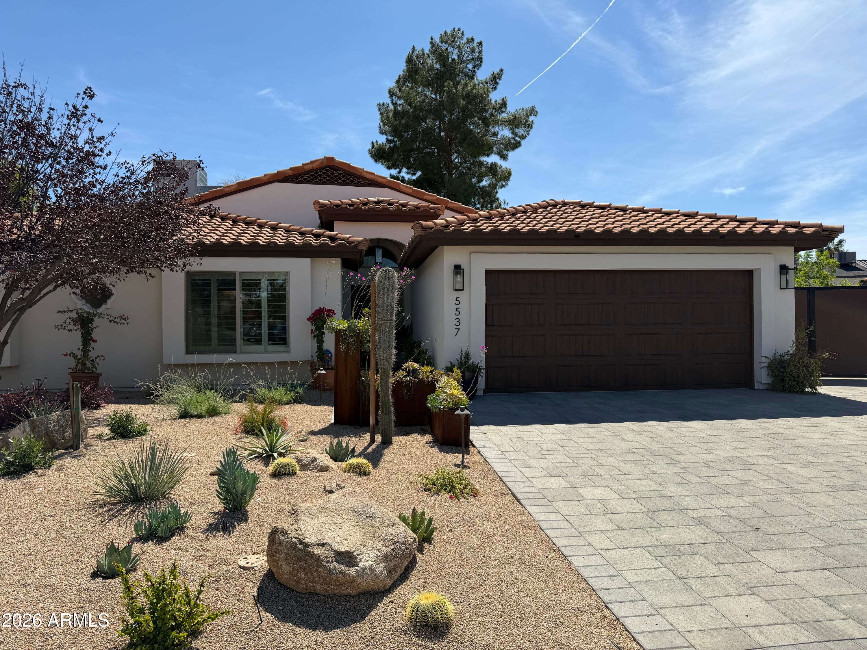 5537 E Grandview Rd — photo 2