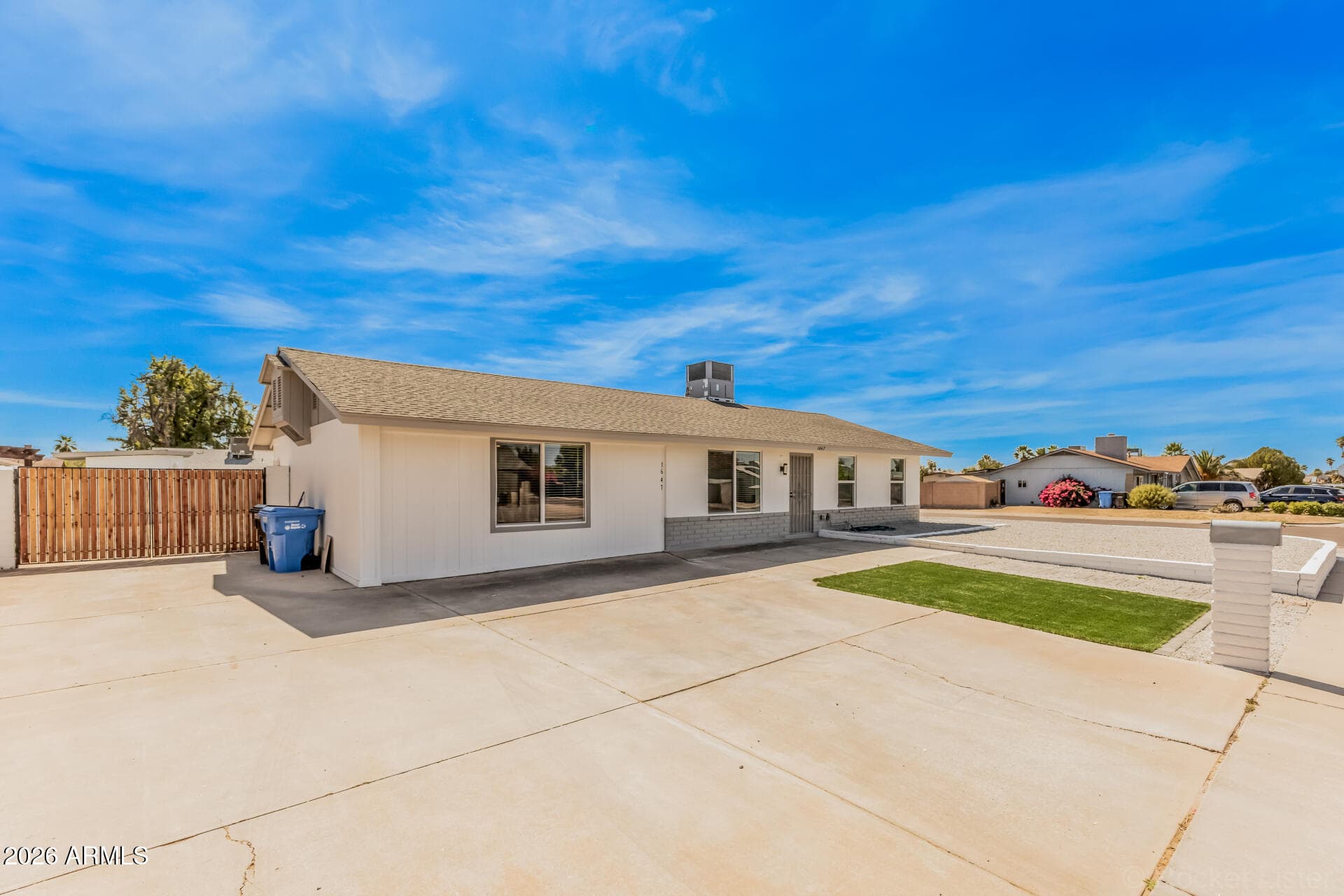 1647 W Villa Rita Dr — photo 2