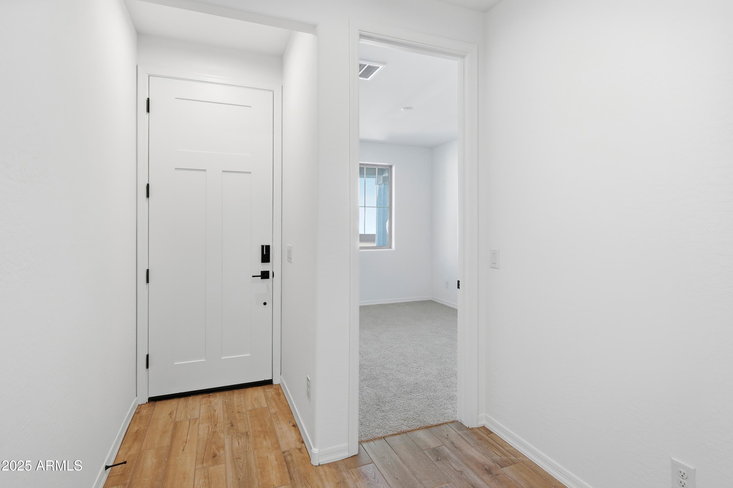 19021 W Maryland Ave — photo 2
