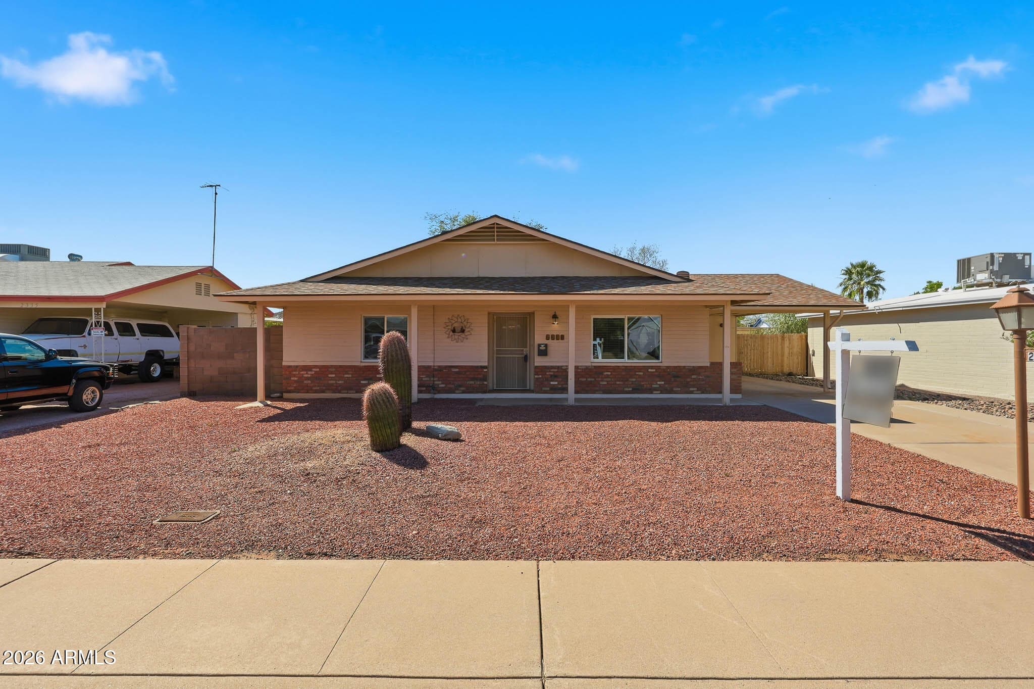 2331 E Betty Elyse Ln — photo 2