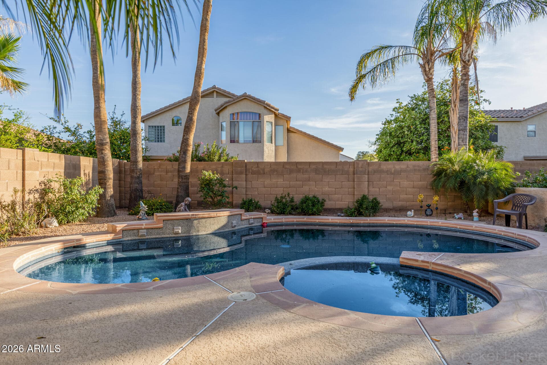 673 W Raven Dr — photo 2