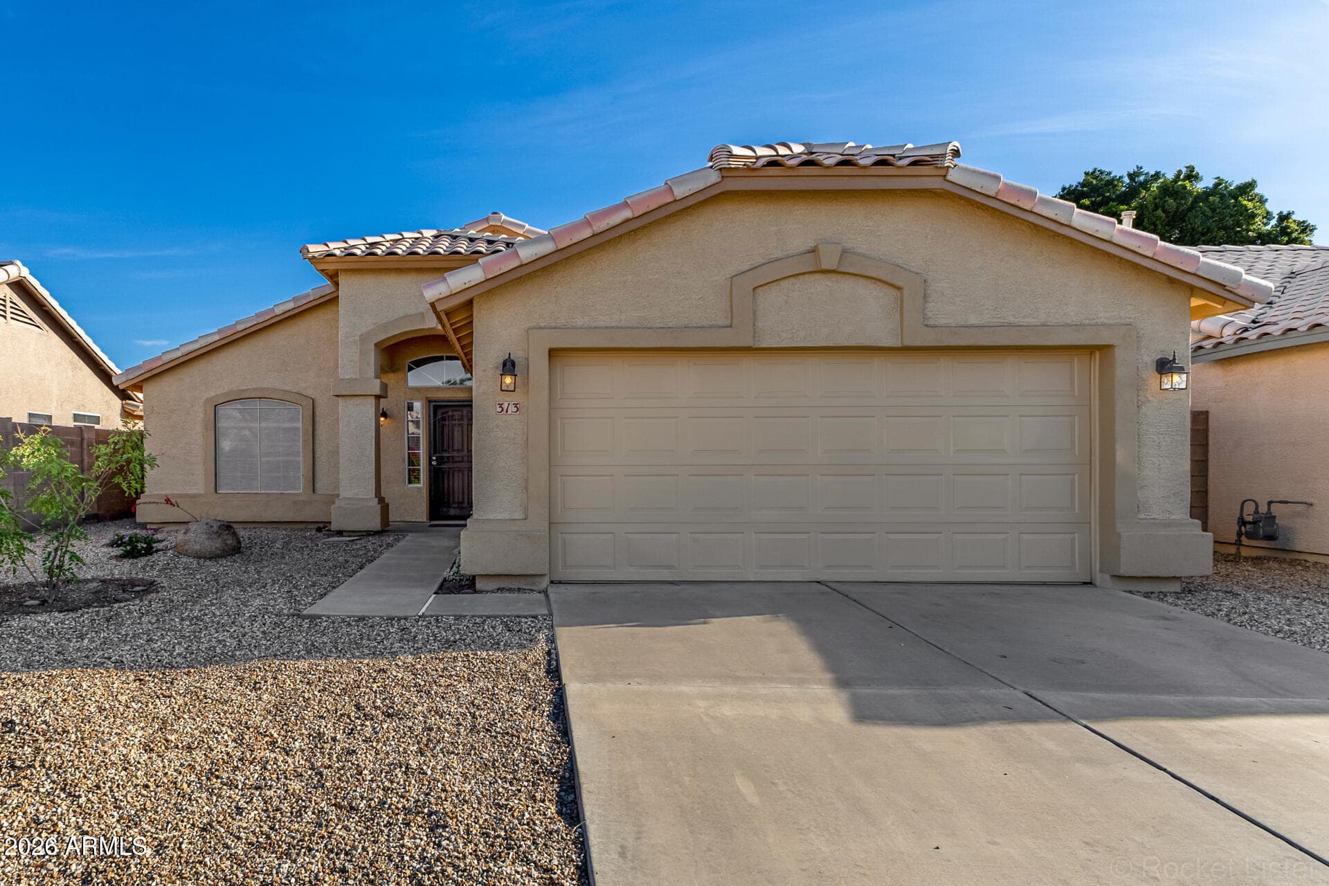 313 E Sherri Dr — photo 2