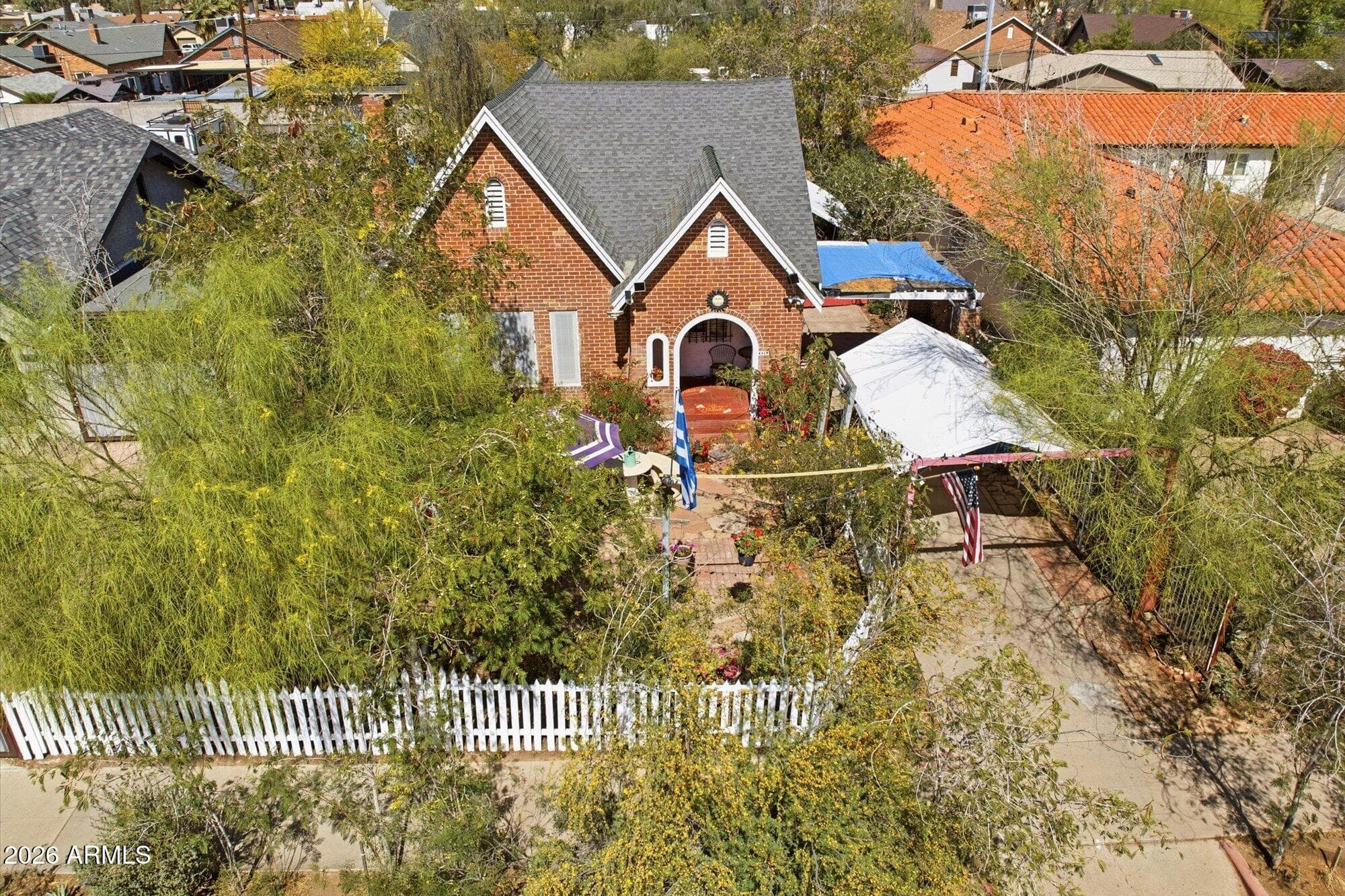 1326 W Roosevelt St — photo 2