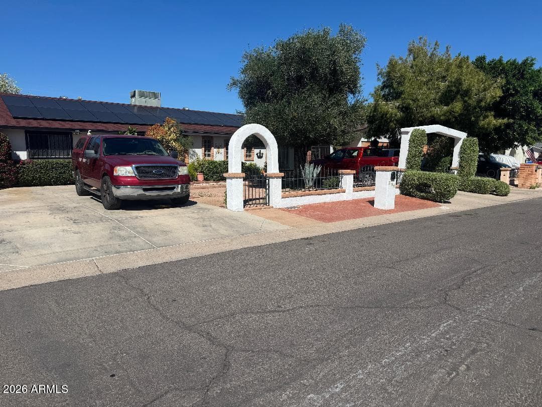 734 E Desert S Dr — photo 1
