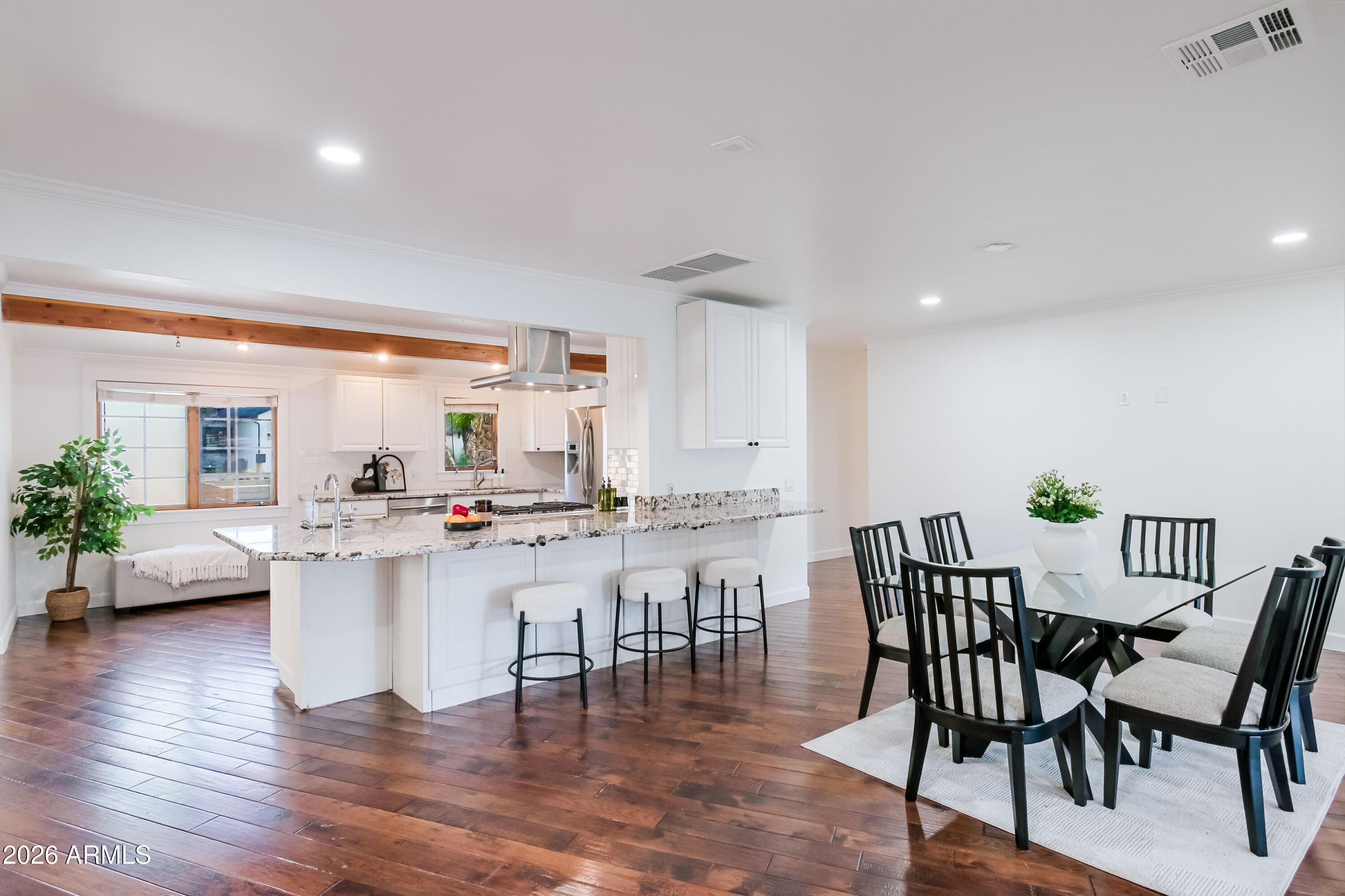 5328 E Pinchot Ave — photo 1
