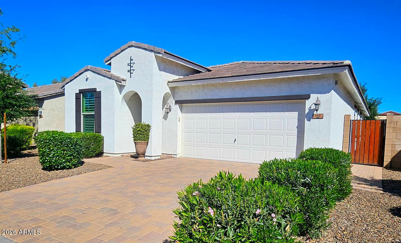 140 E Bernie Ln — photo 1