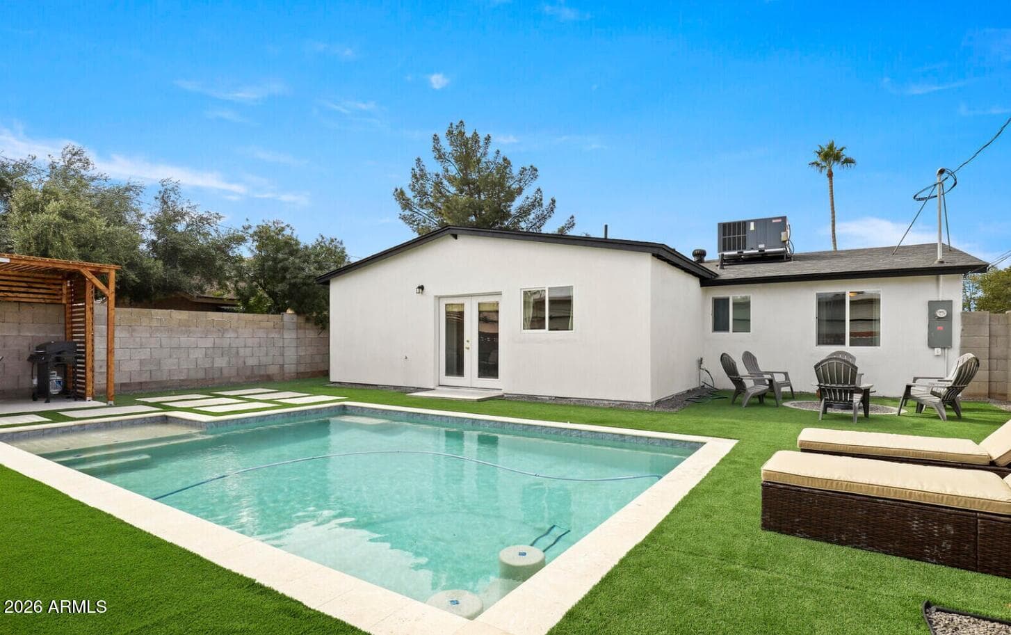 2231 N Sunset Dr — photo 1