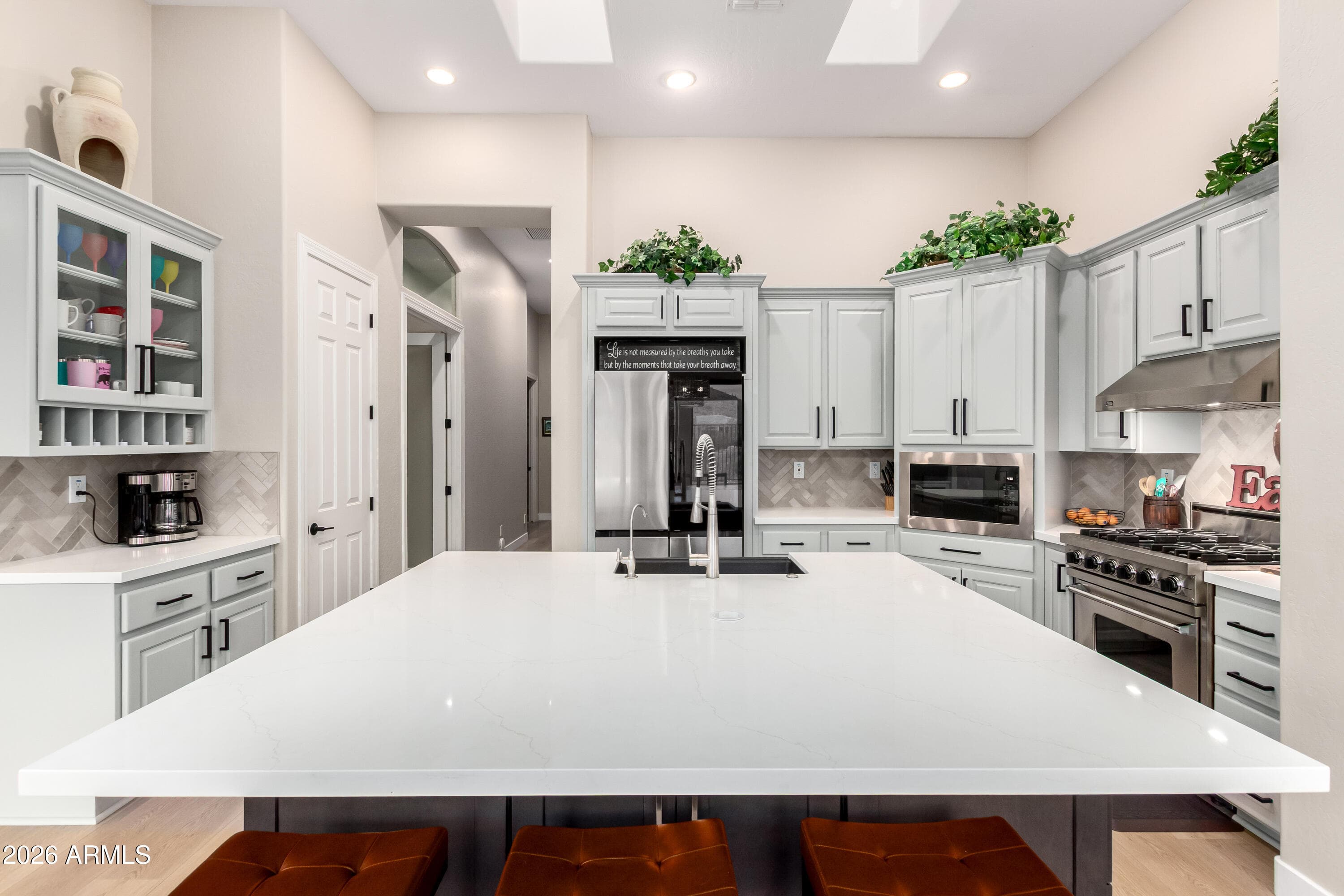 2302 W Hazelhurst Dr — photo 2