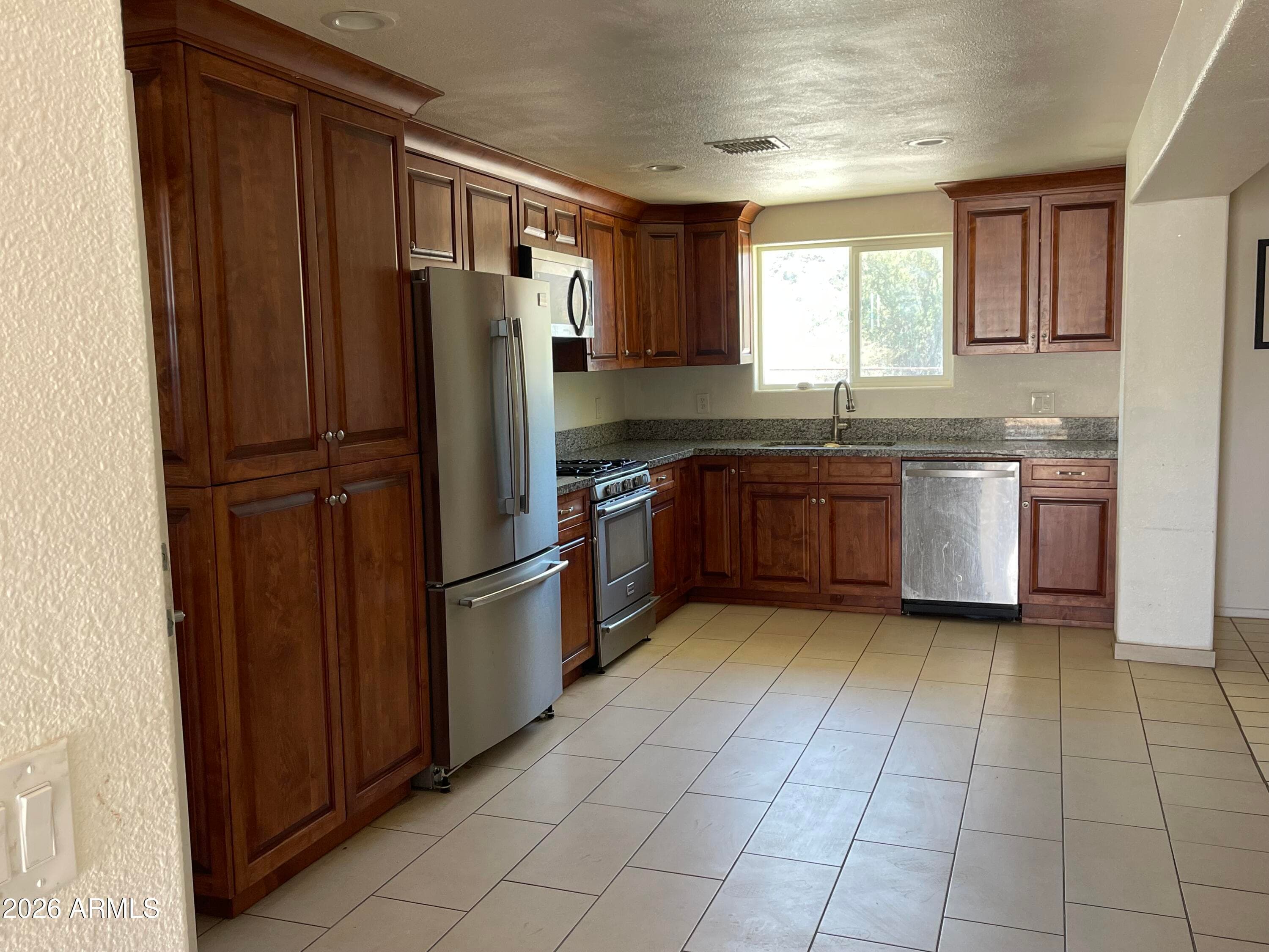 520 W Mcneil St — photo 2