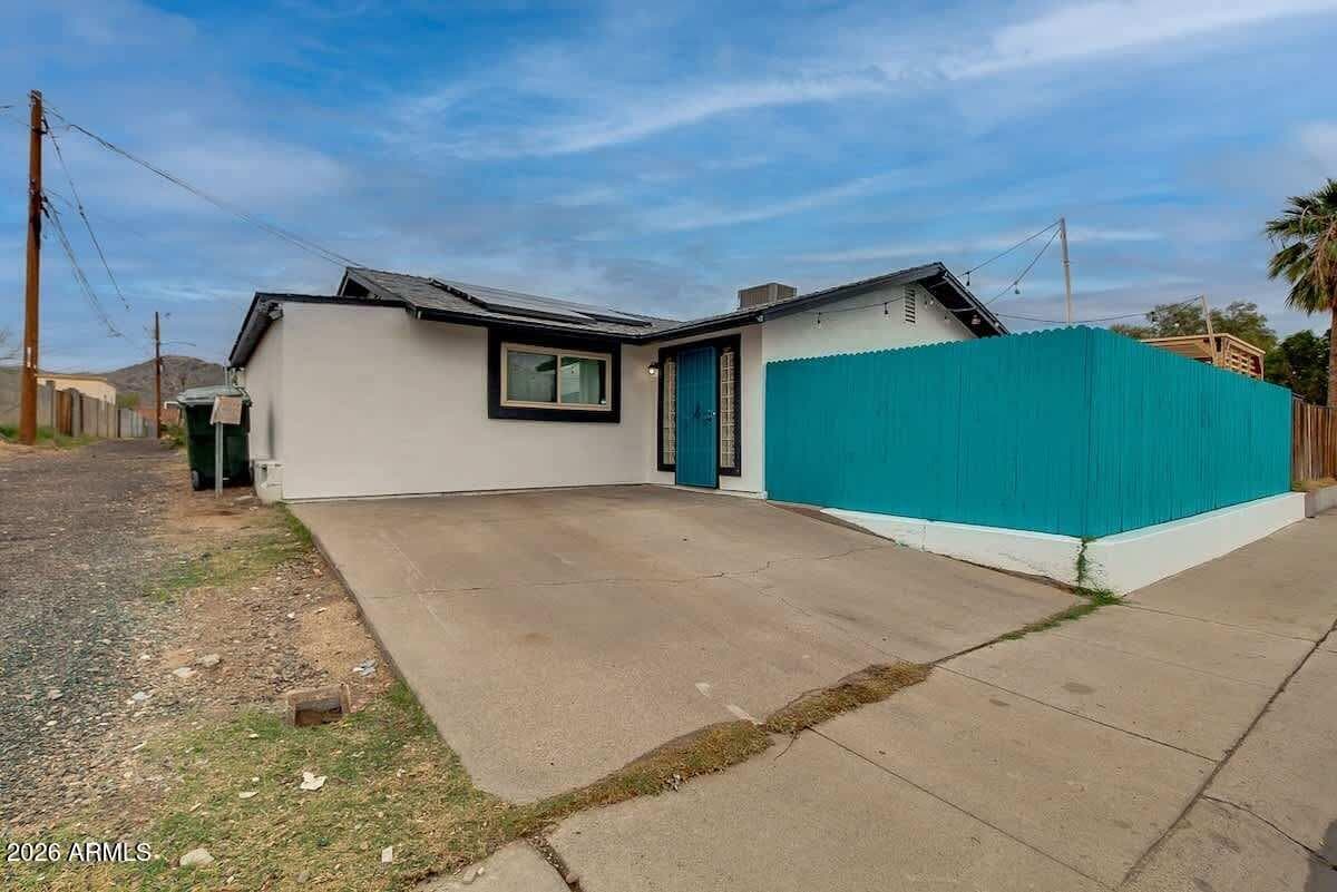 214 E Alice Ave — photo 1
