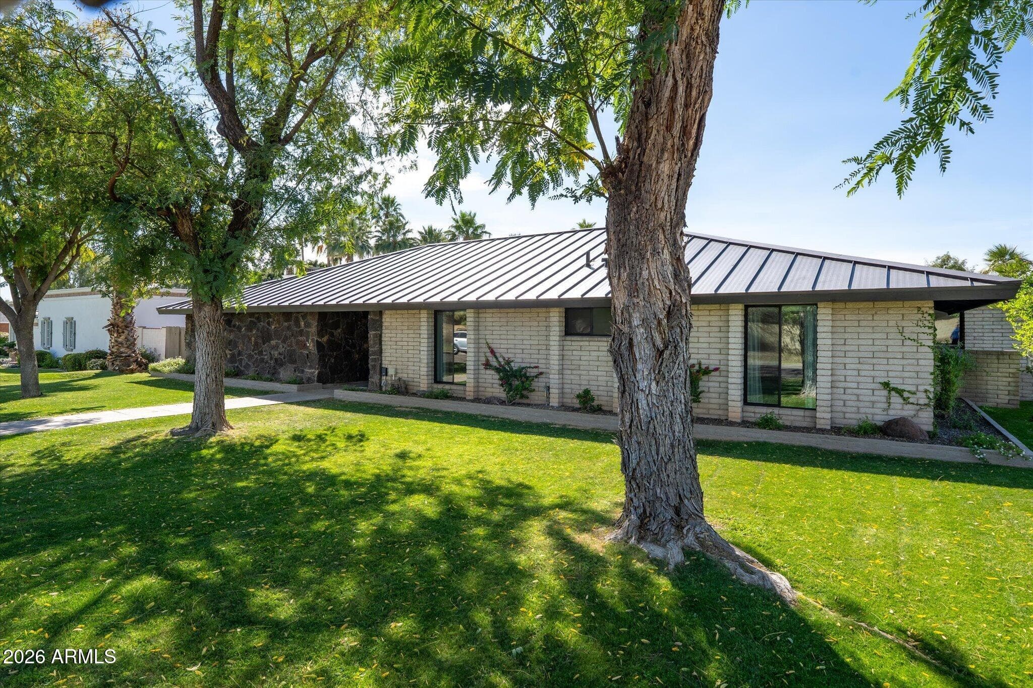 7536 N 10th St — photo 1