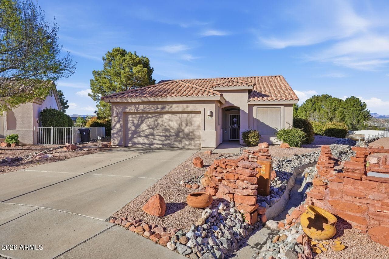 1660 E Crestview Circle — photo 1