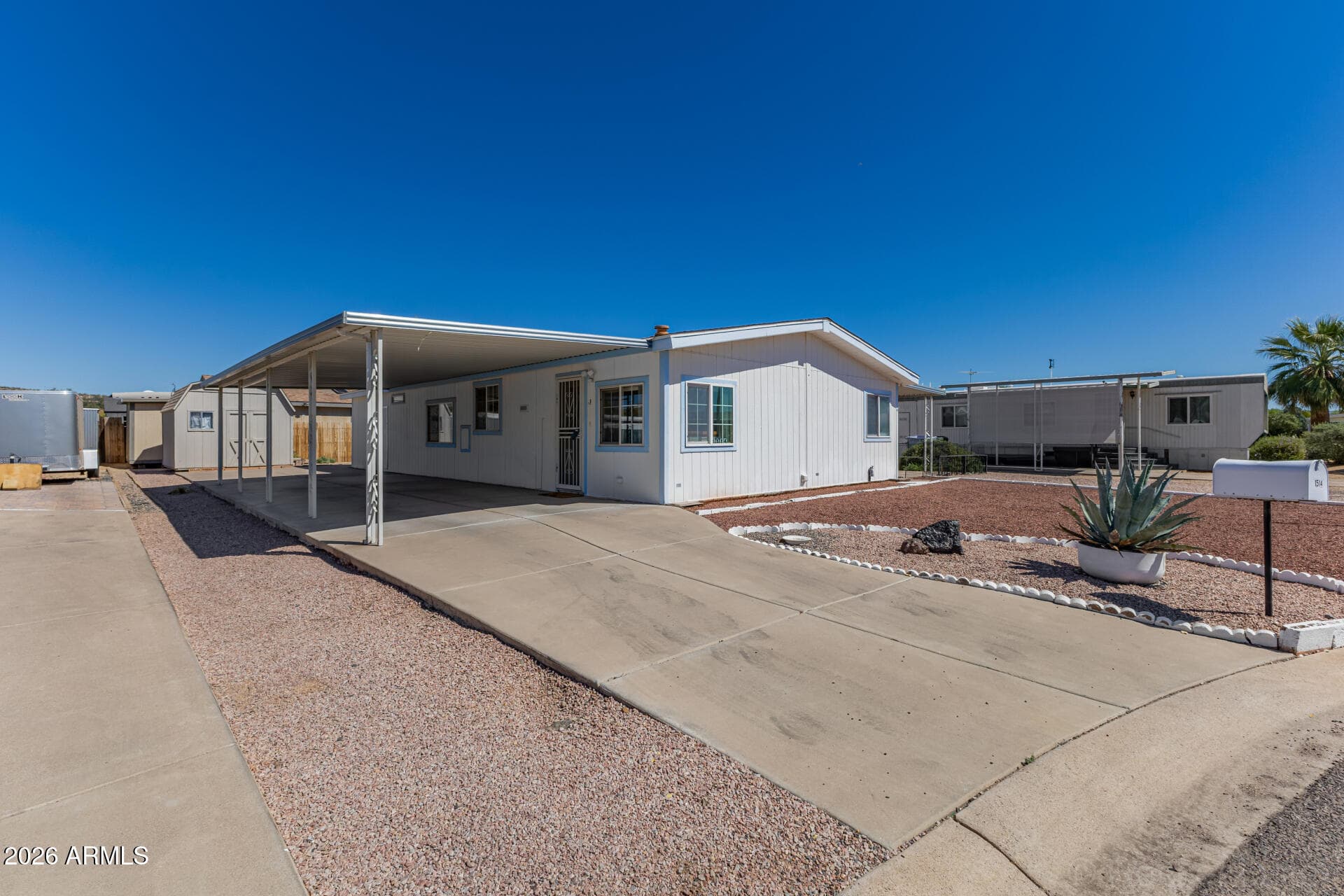1514 E Muriel Dr — photo 1