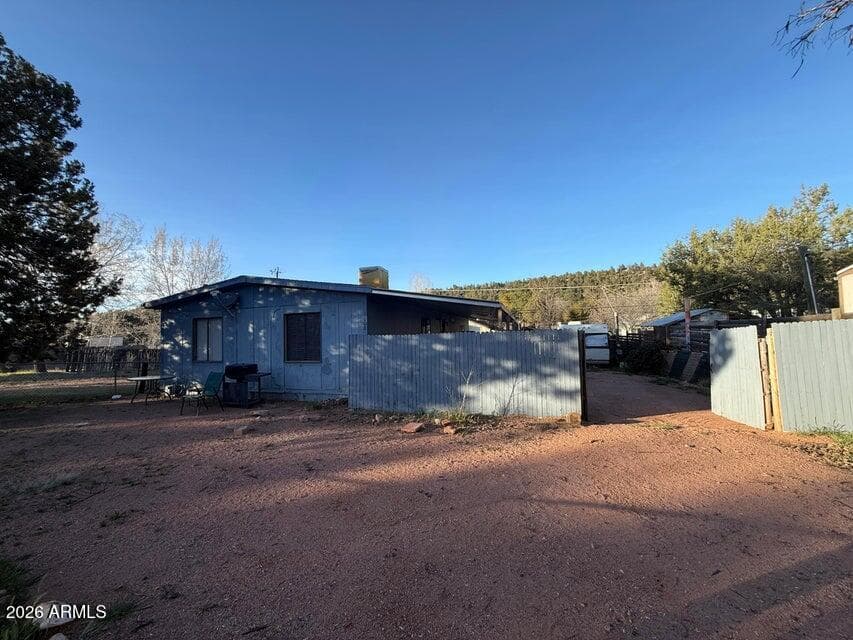 1008 W Saddle Ln — photo 1