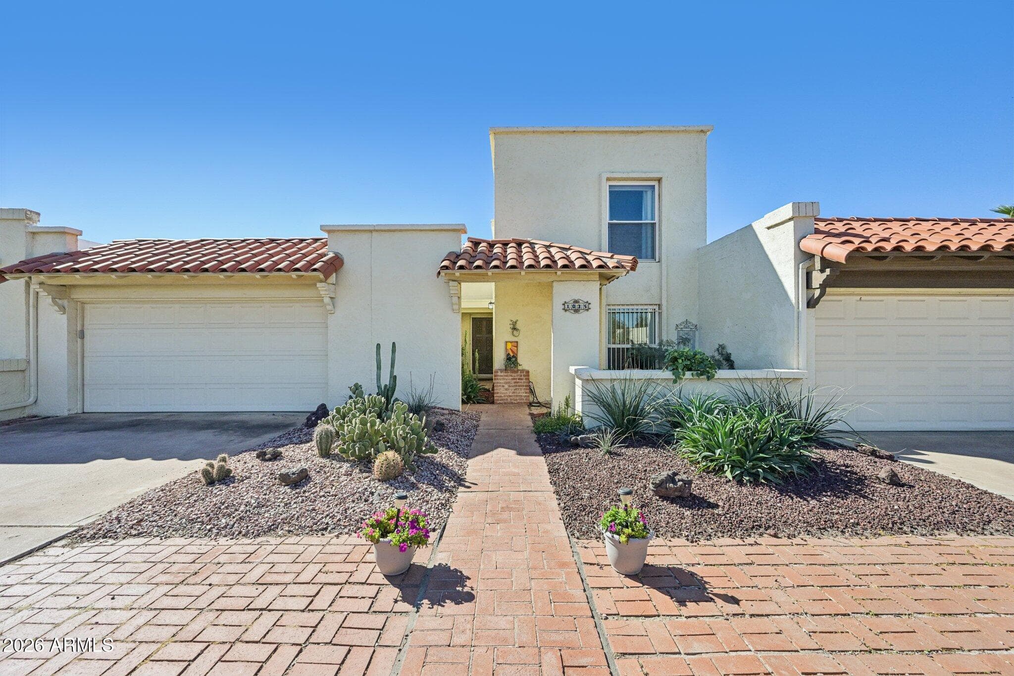 1035 E Laguna Dr — photo 1