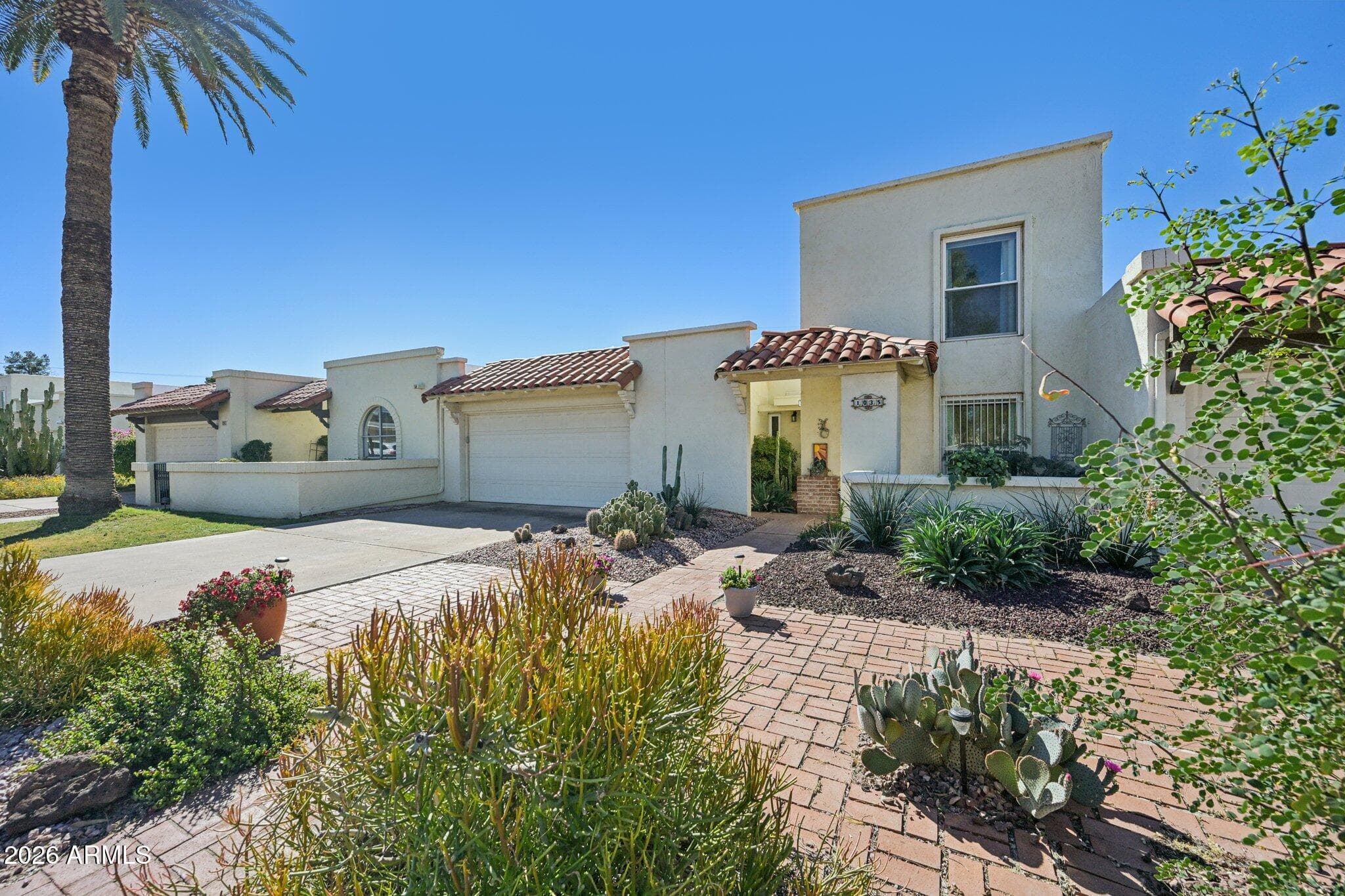 1035 E Laguna Dr — photo 2