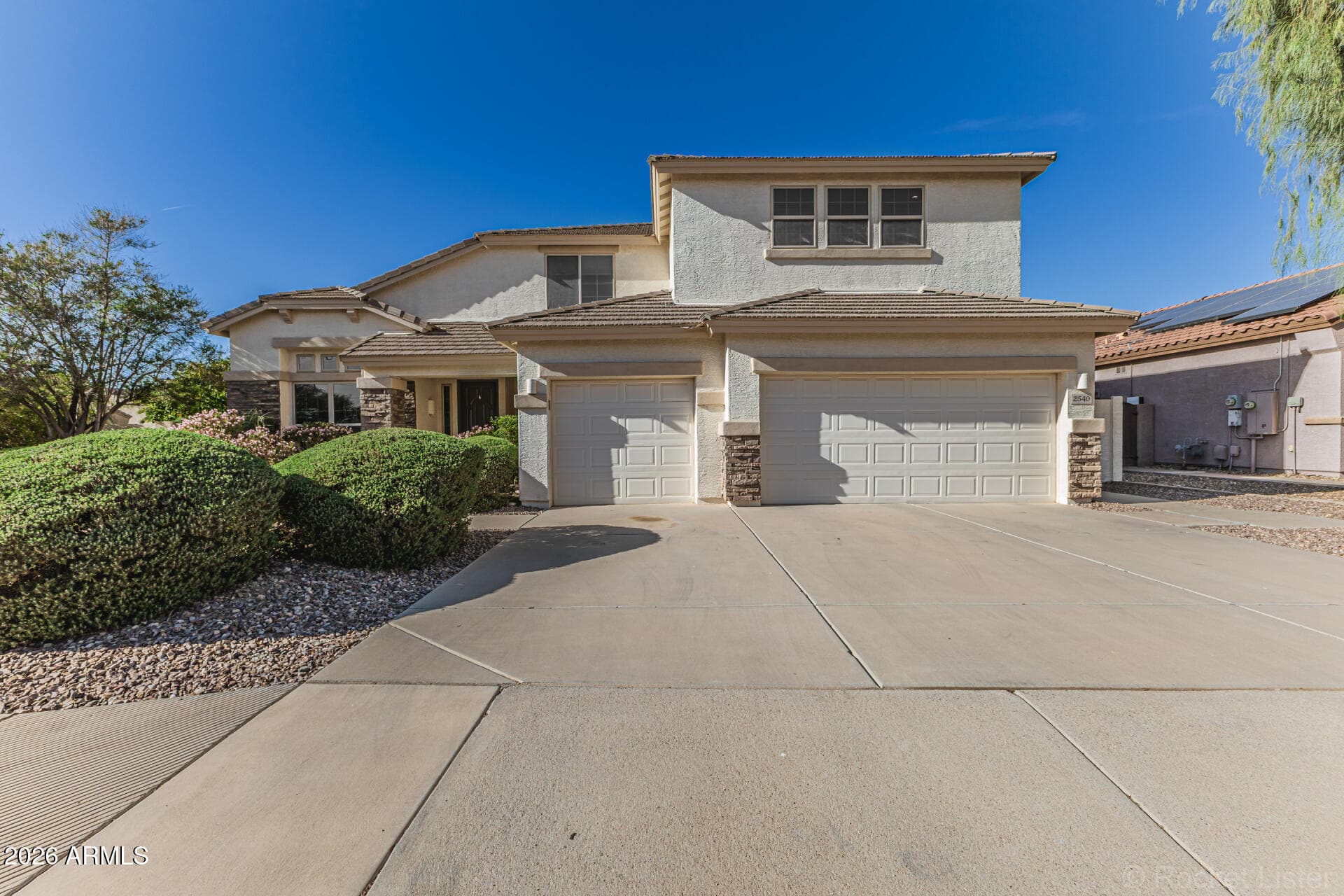 2540 E Hazeltine Way — photo 1