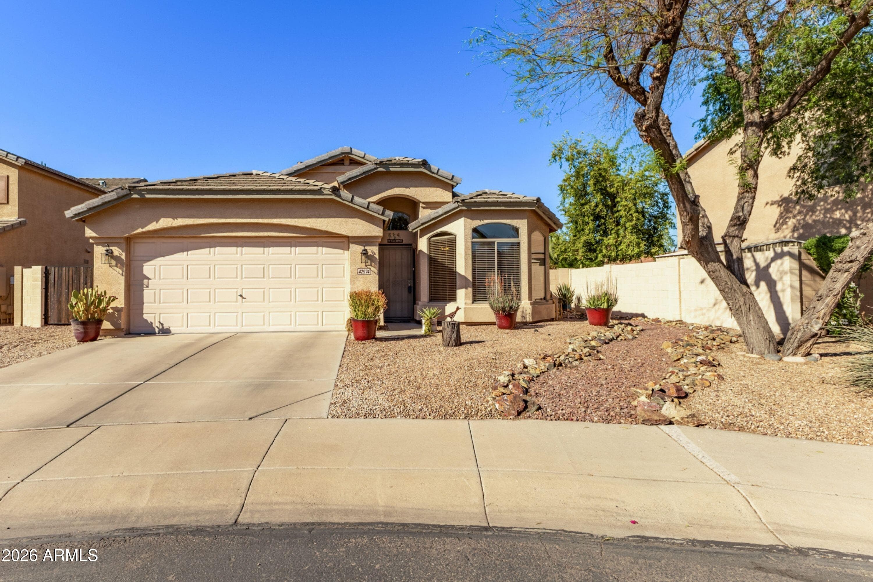 42574 W CHAMBERS DR - Photo 1