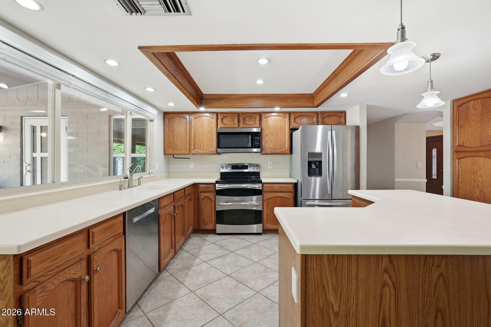 1906 E Caroline Ln — photo 2