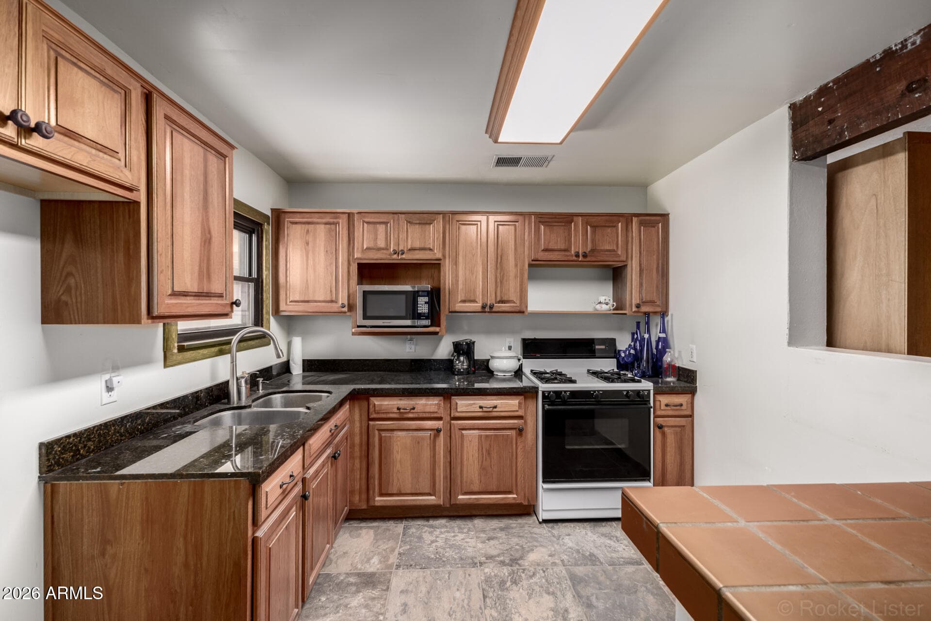 123 6TH E AVE - Photo 5