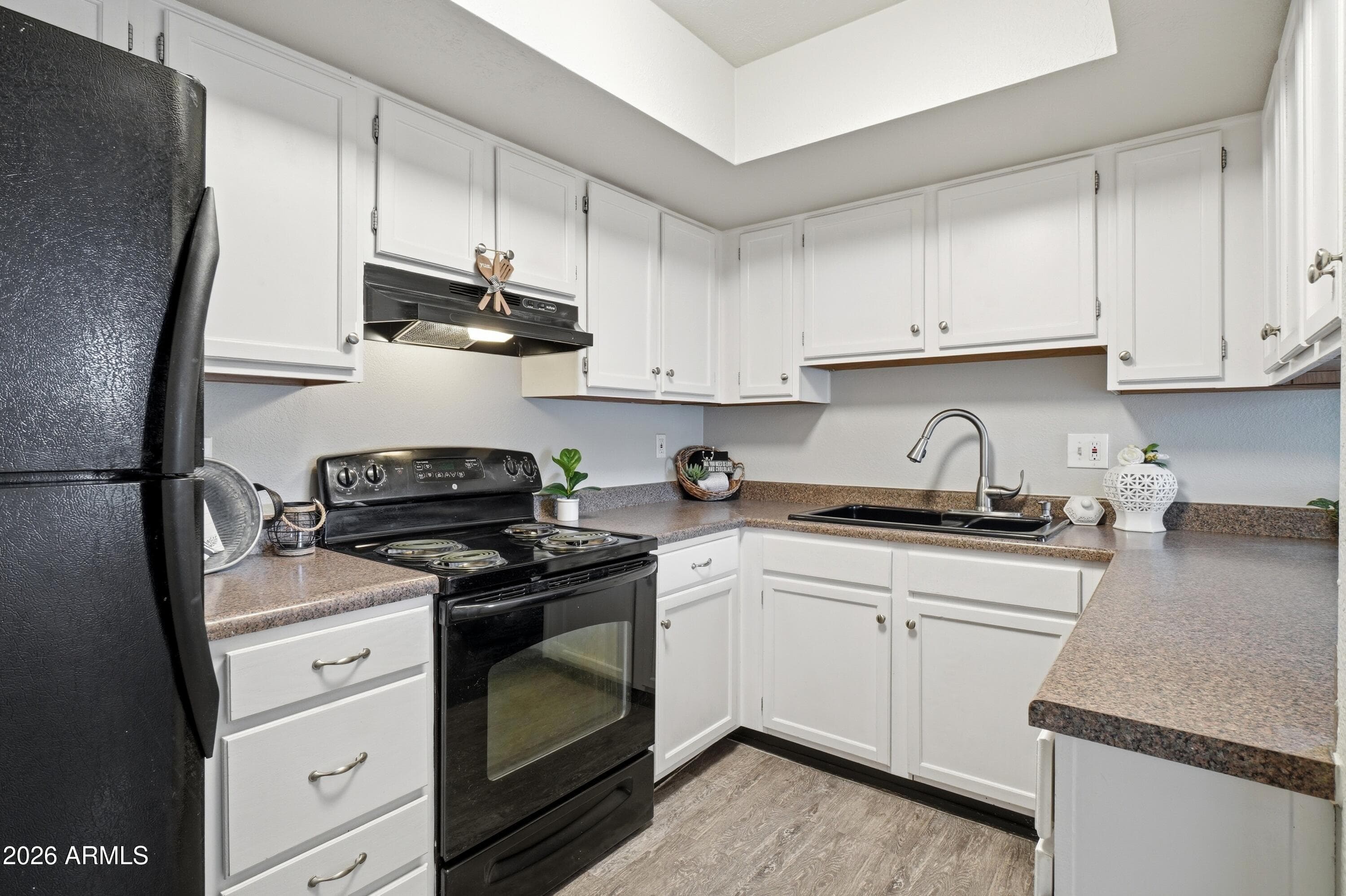 1342 W EMERALD AVE - Photo 3