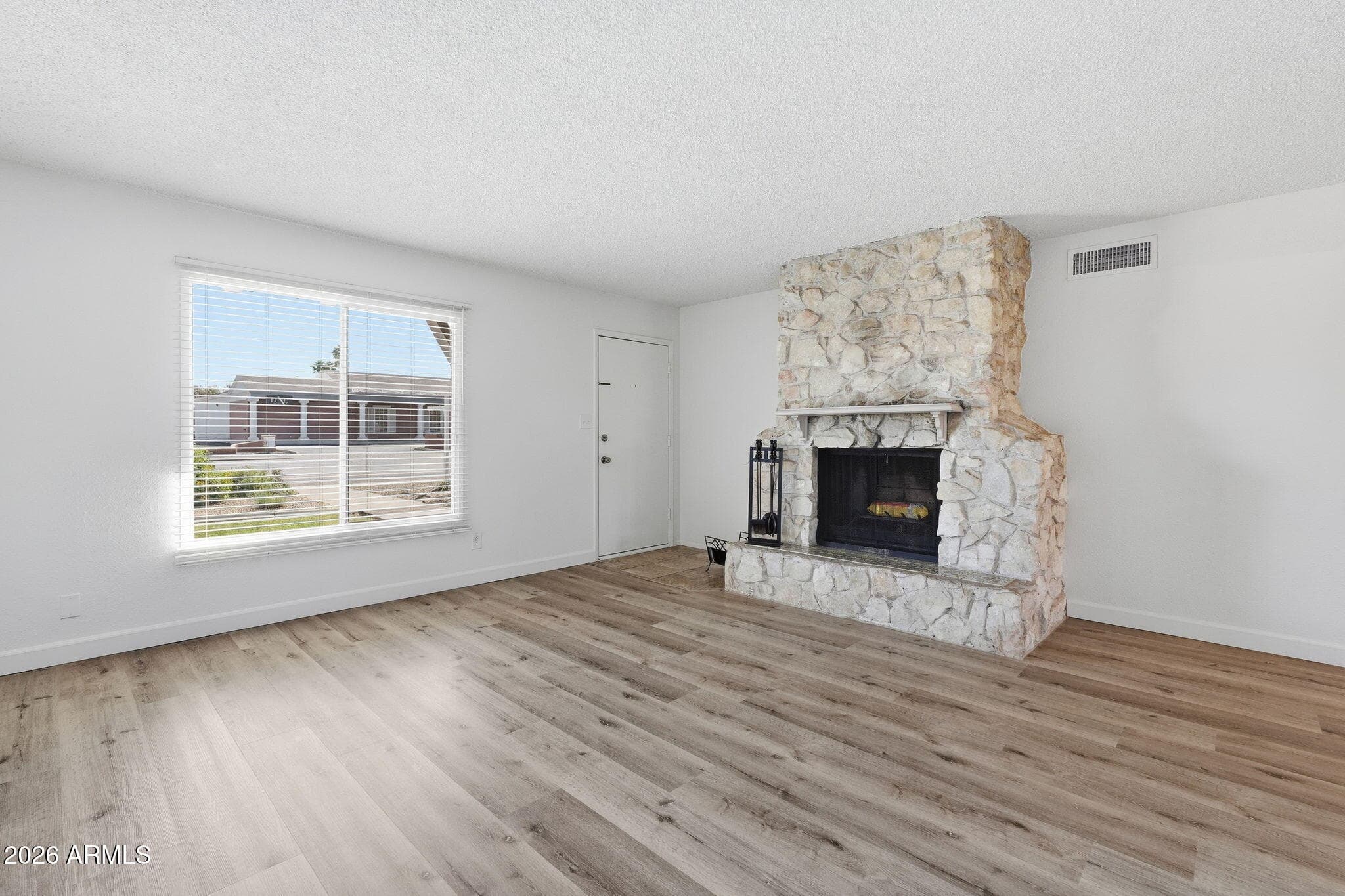 5902 N Granite Reef Rd — photo 1