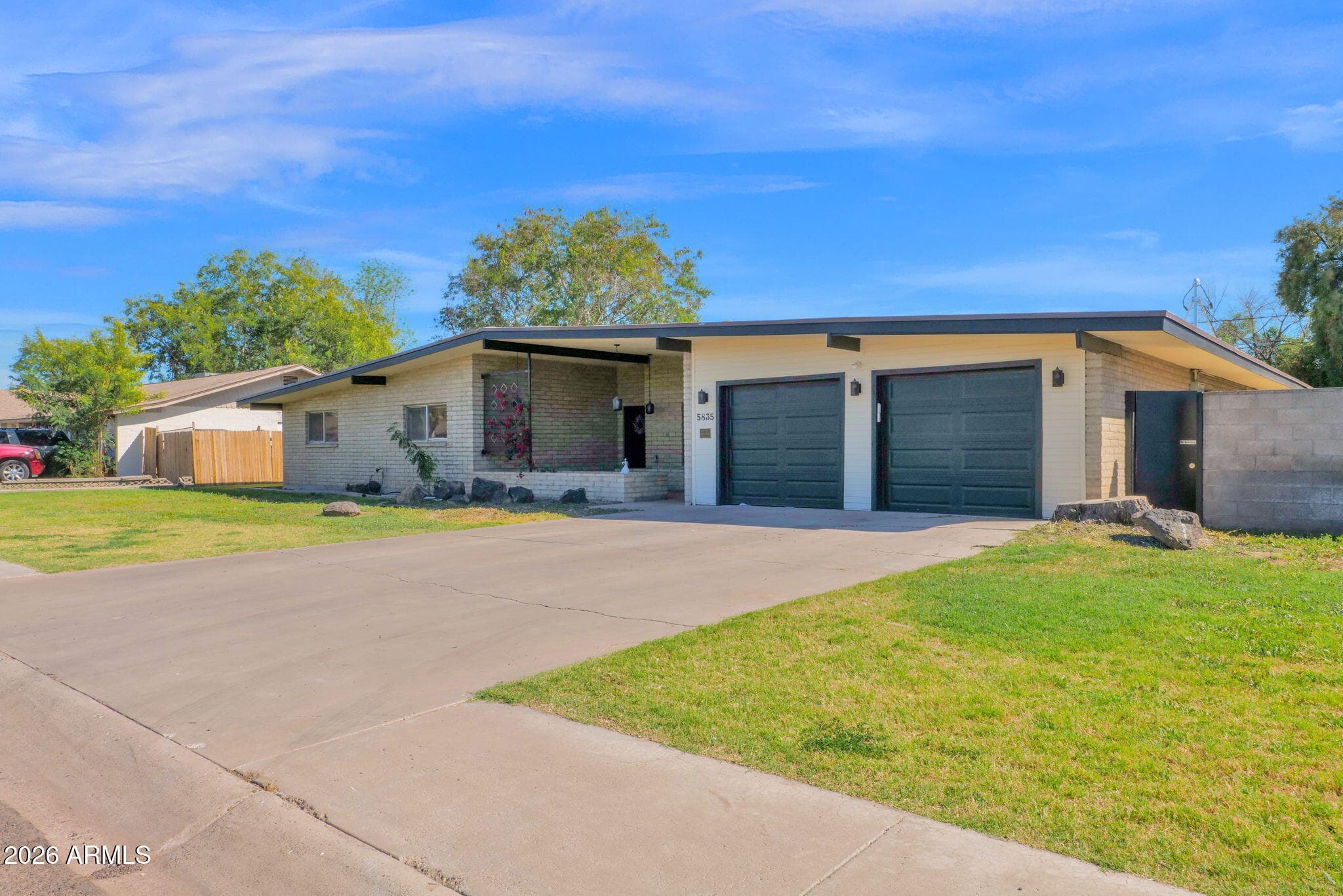 5835 W Belmont Ave — photo 2