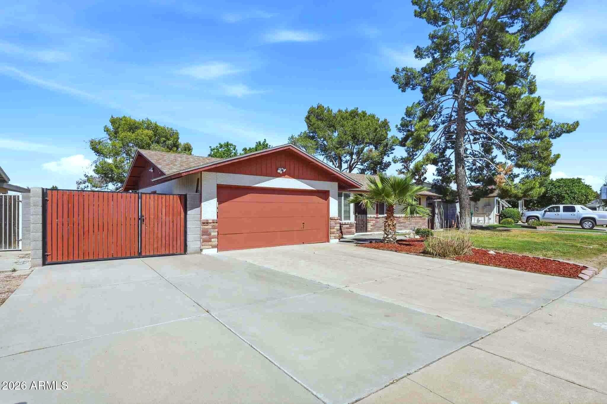 2944 E Edgewood Ave — photo 2
