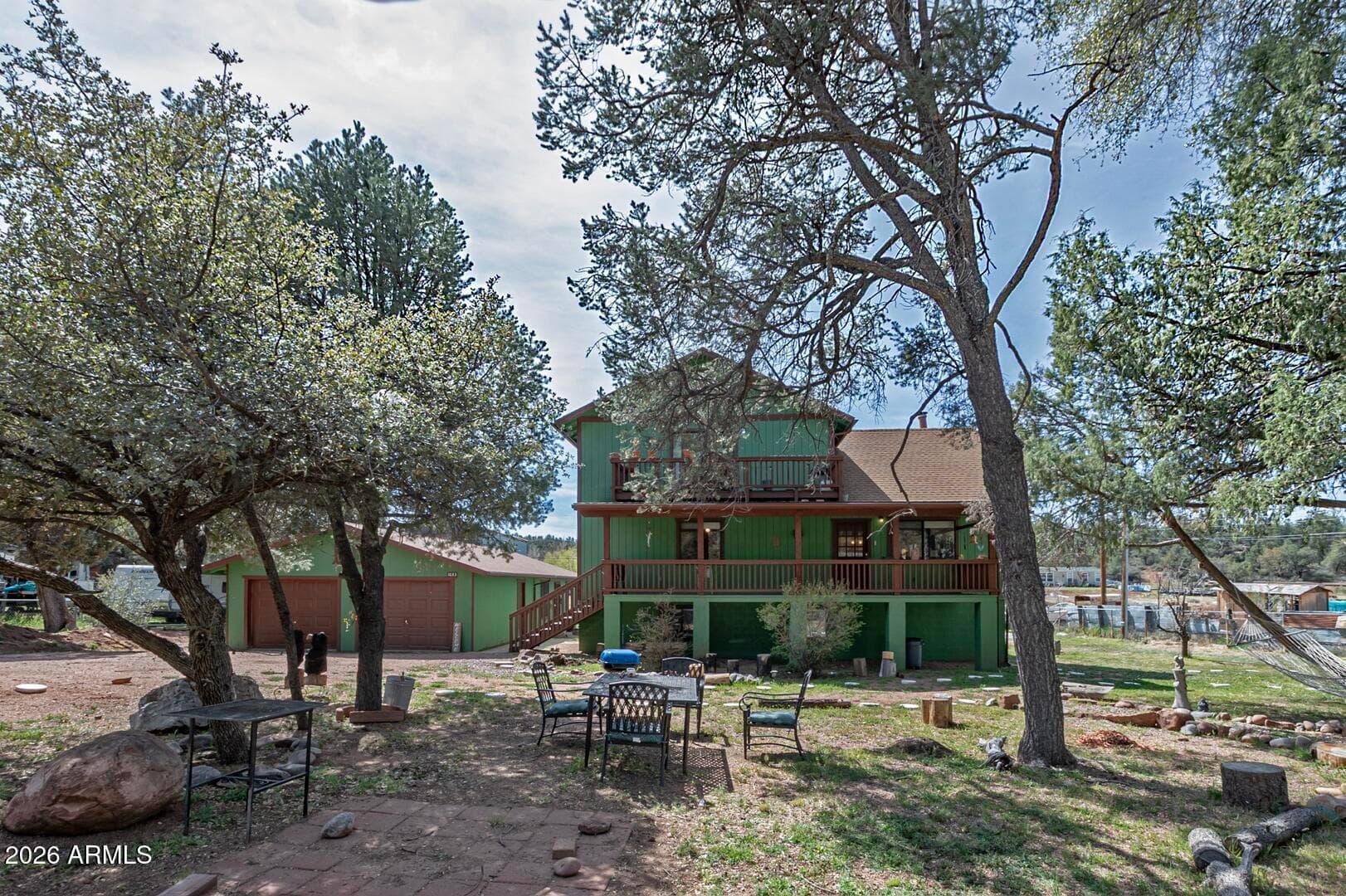 1033 W Bridle Path Ln — photo 1