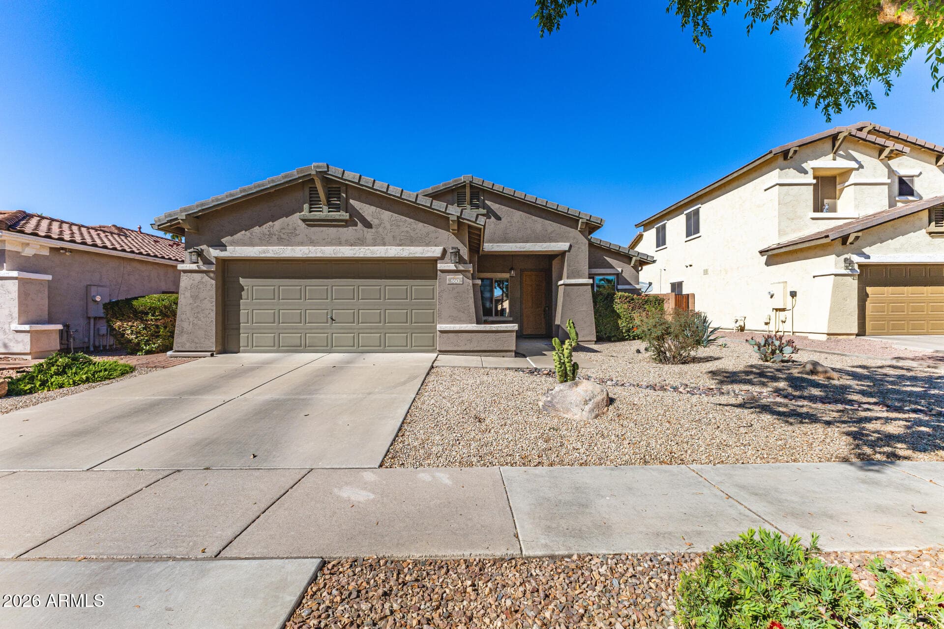 860 E La Costa Pl — photo 1