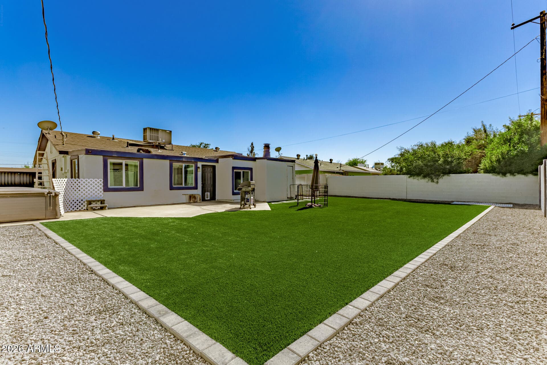 6952 W Wolf St — photo 1