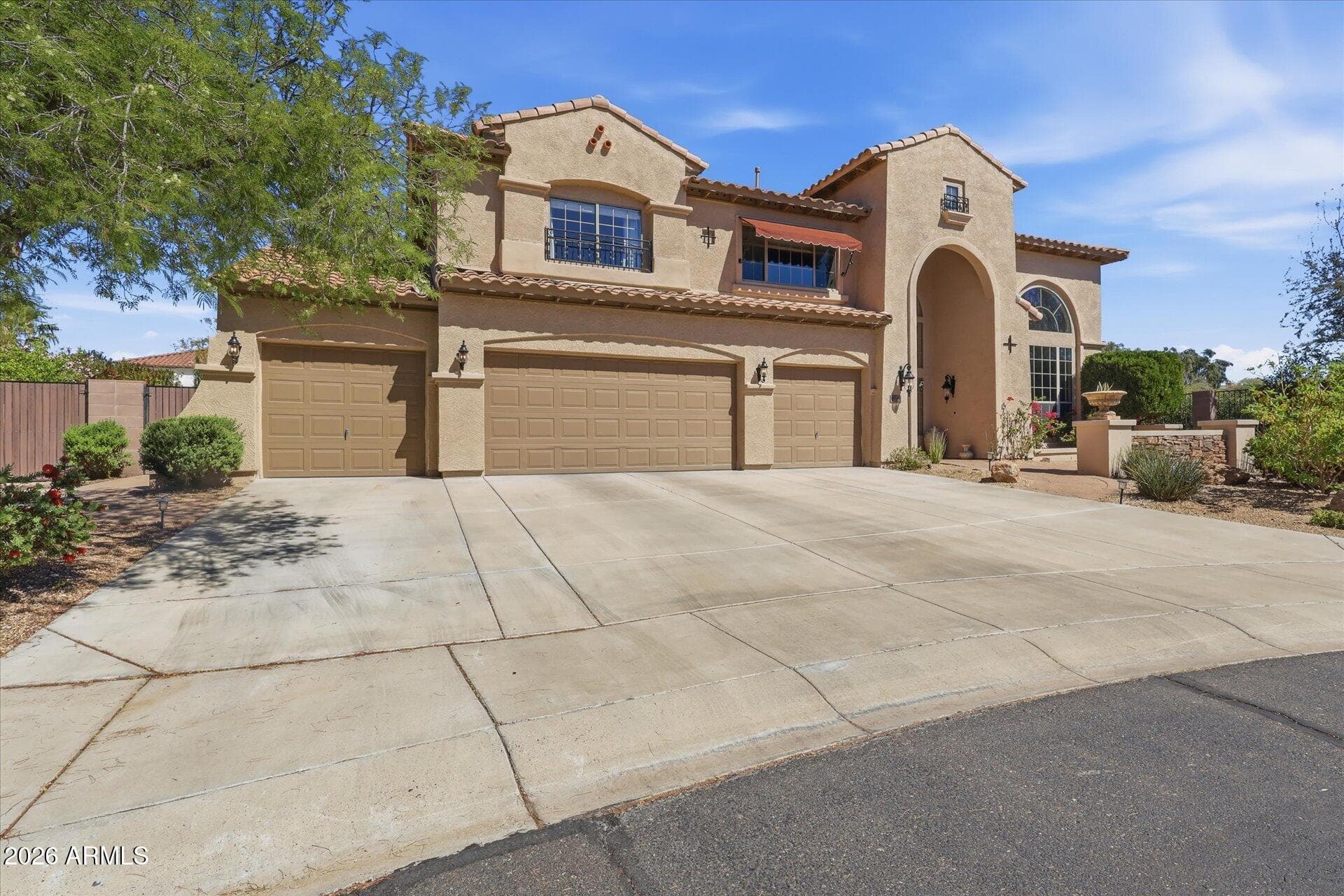2324 W Zenith Ln — photo 2